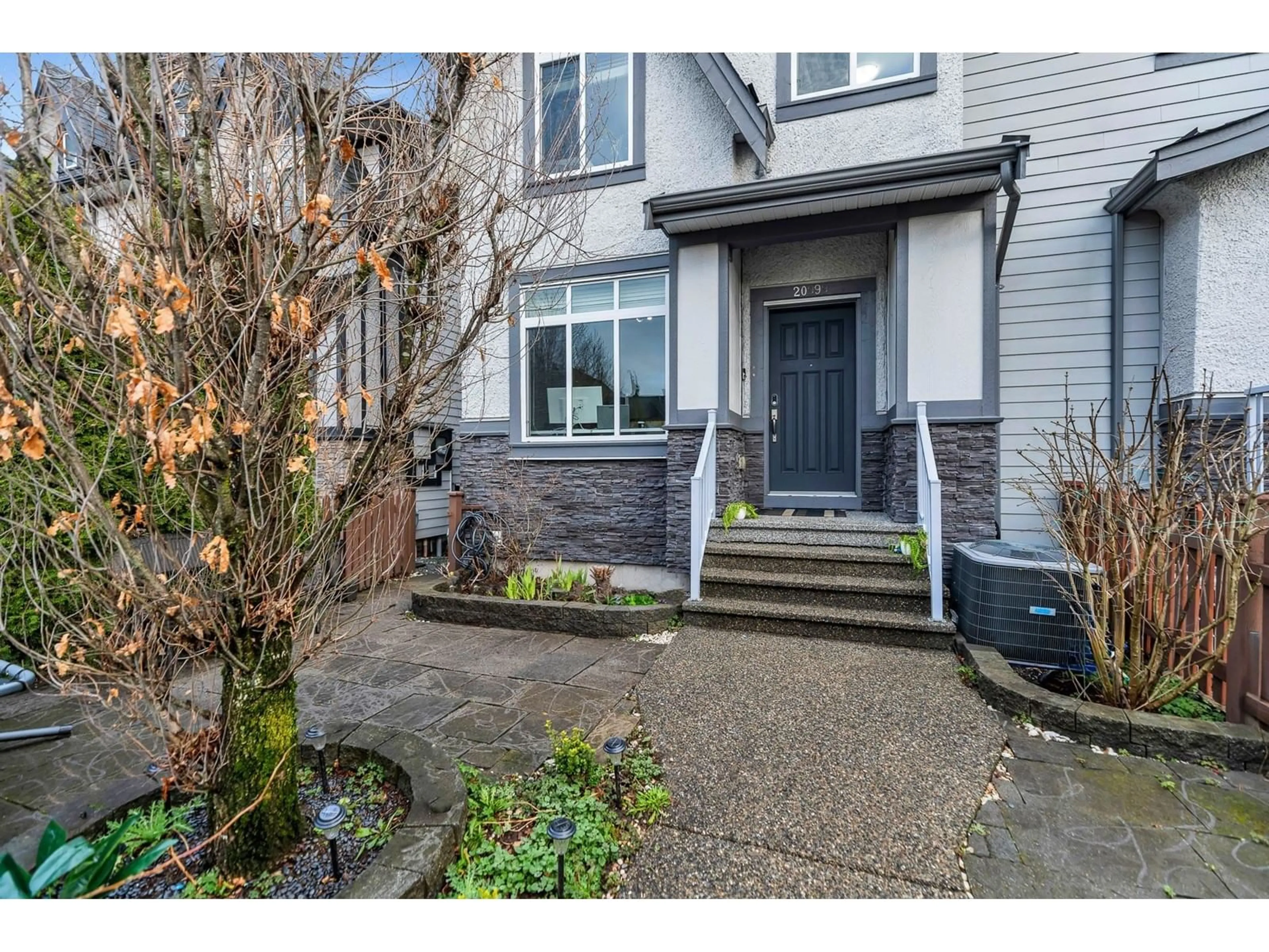 Indoor entryway for 20999 80, Langley British Columbia V2Y0R3