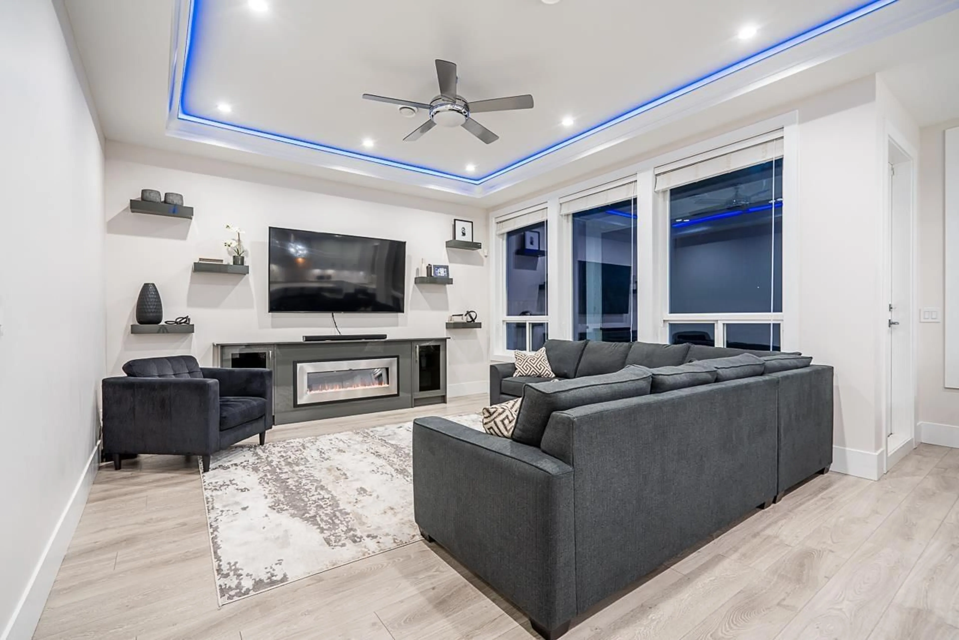 Living room with furniture, unknown for 9717 182, Surrey British Columbia V4N4J9