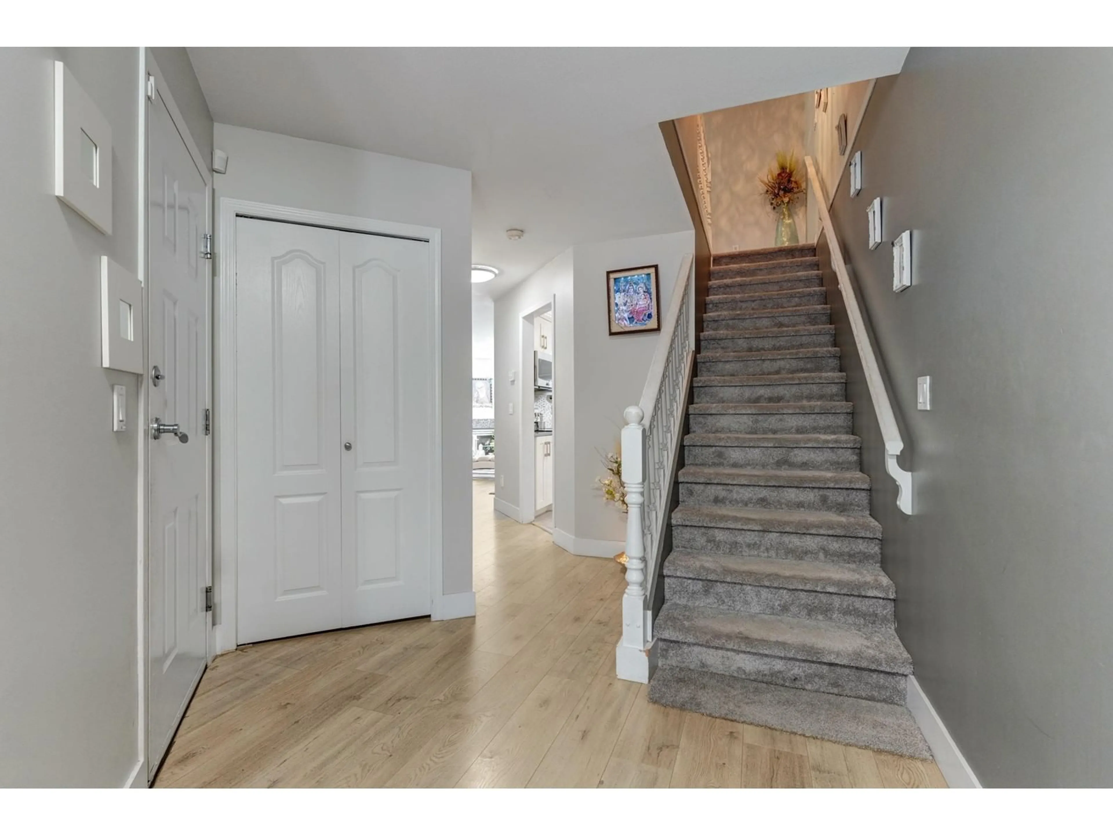 Indoor entryway for 13 - 12165 75, Surrey British Columbia V3W0N7