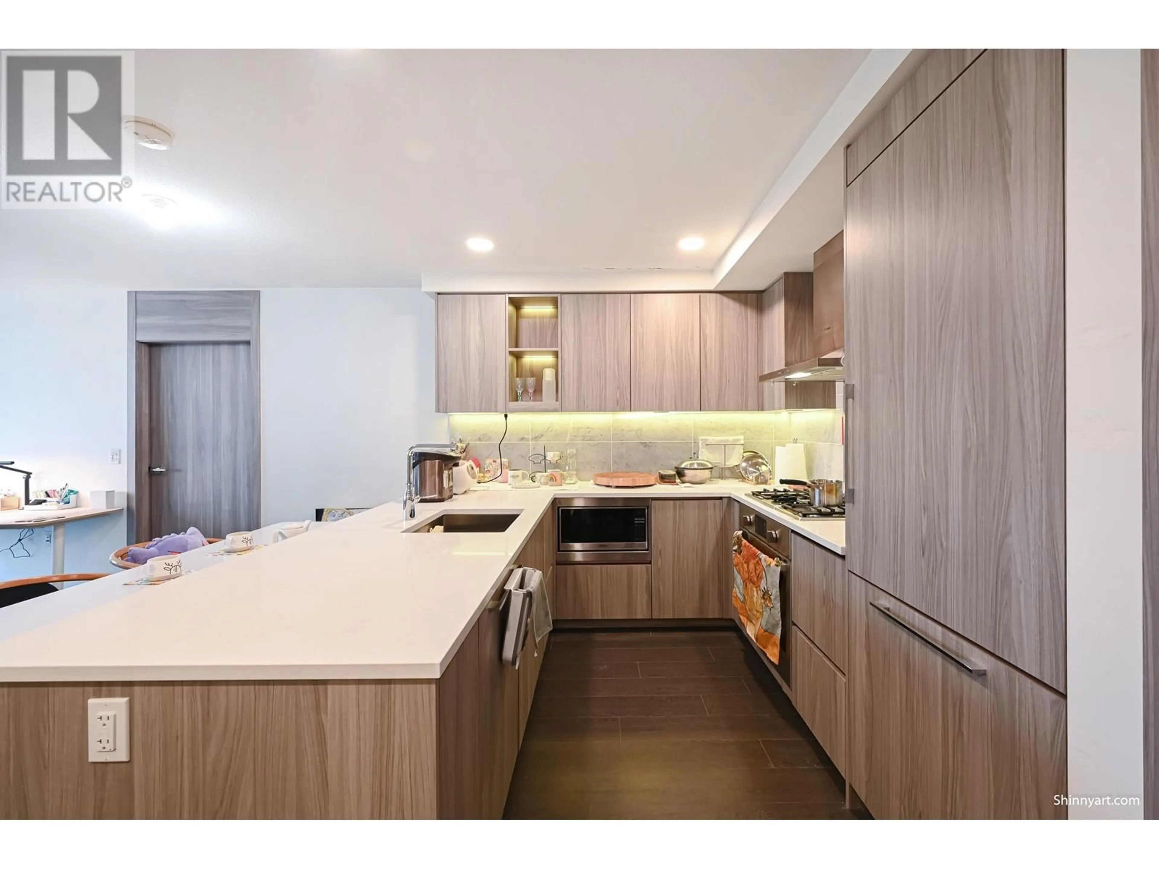 Contemporary kitchen, wood/laminate floor for 689 - 3311 KETCHESON ROAD, Richmond British Columbia V6X0S4