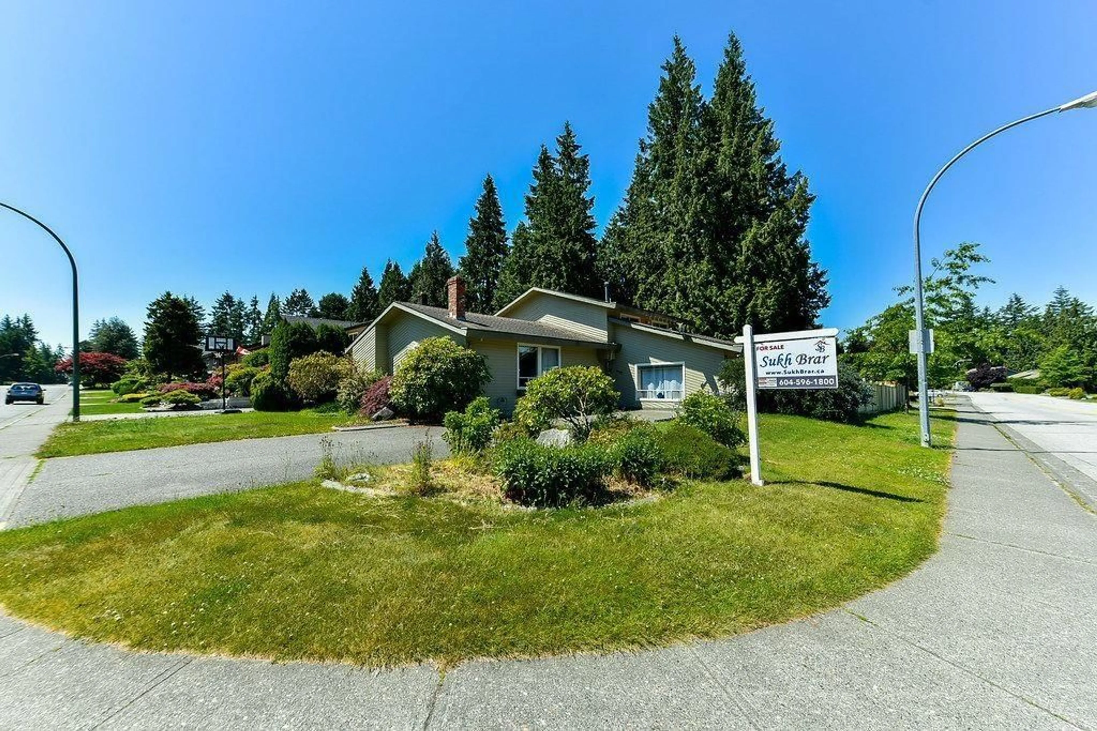 A pic from outside/outdoor area/front of a property/back of a property/a pic from drone, unknown for 6947 RYALL, Delta British Columbia V4E2H5