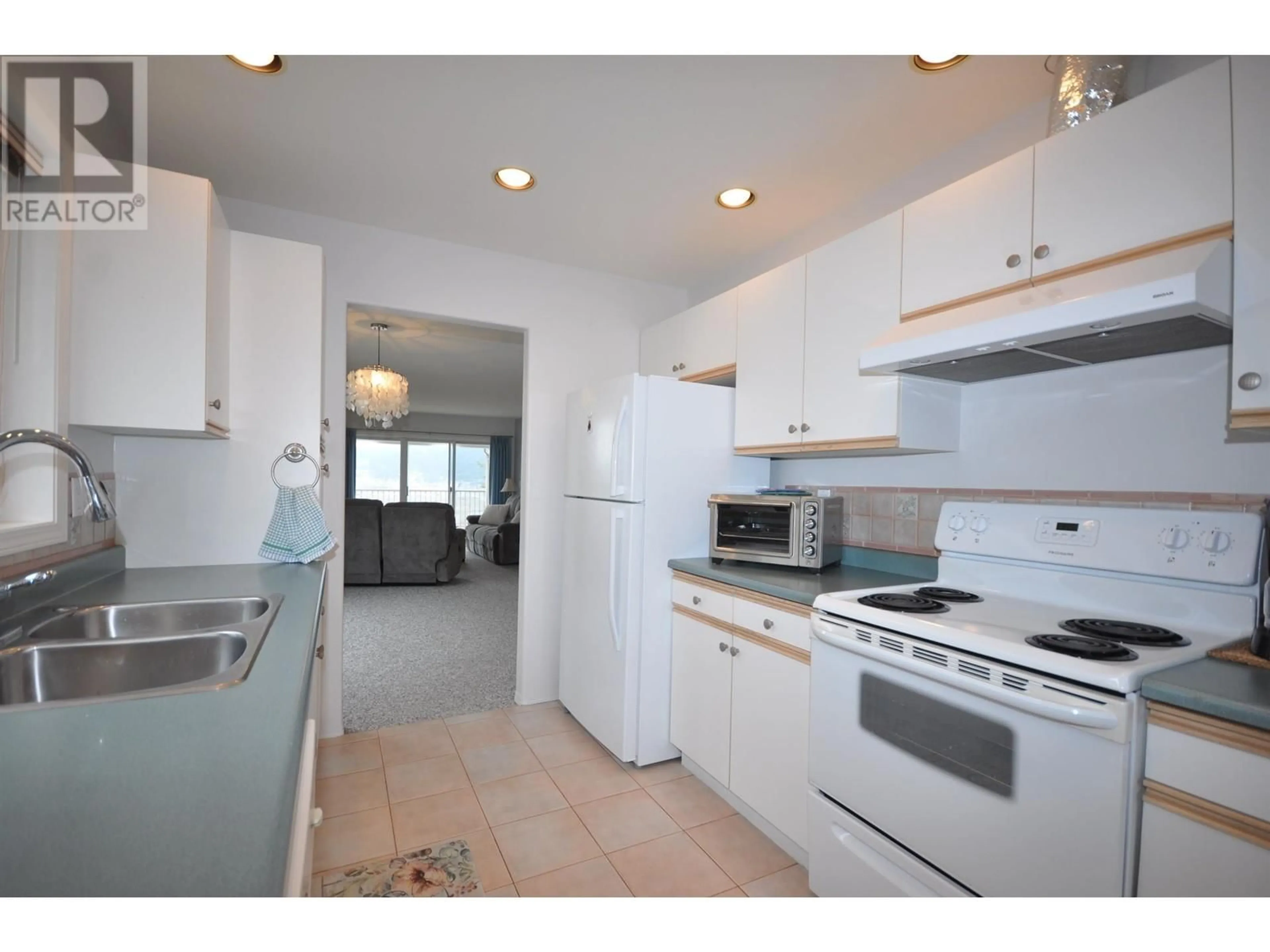 Standard kitchen, unknown for 52 - 500 WOTZKE DRIVE, Williams Lake British Columbia V2G4S9
