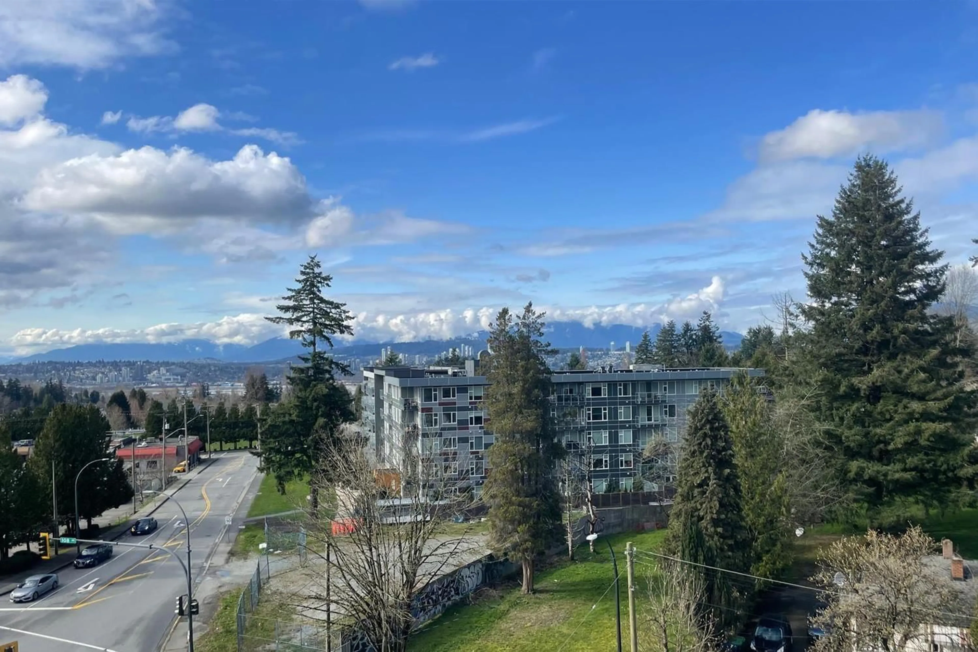 A pic from outside/outdoor area/front of a property/back of a property/a pic from drone, mountain view for 532 - 13728 108, Surrey British Columbia V3T0G2