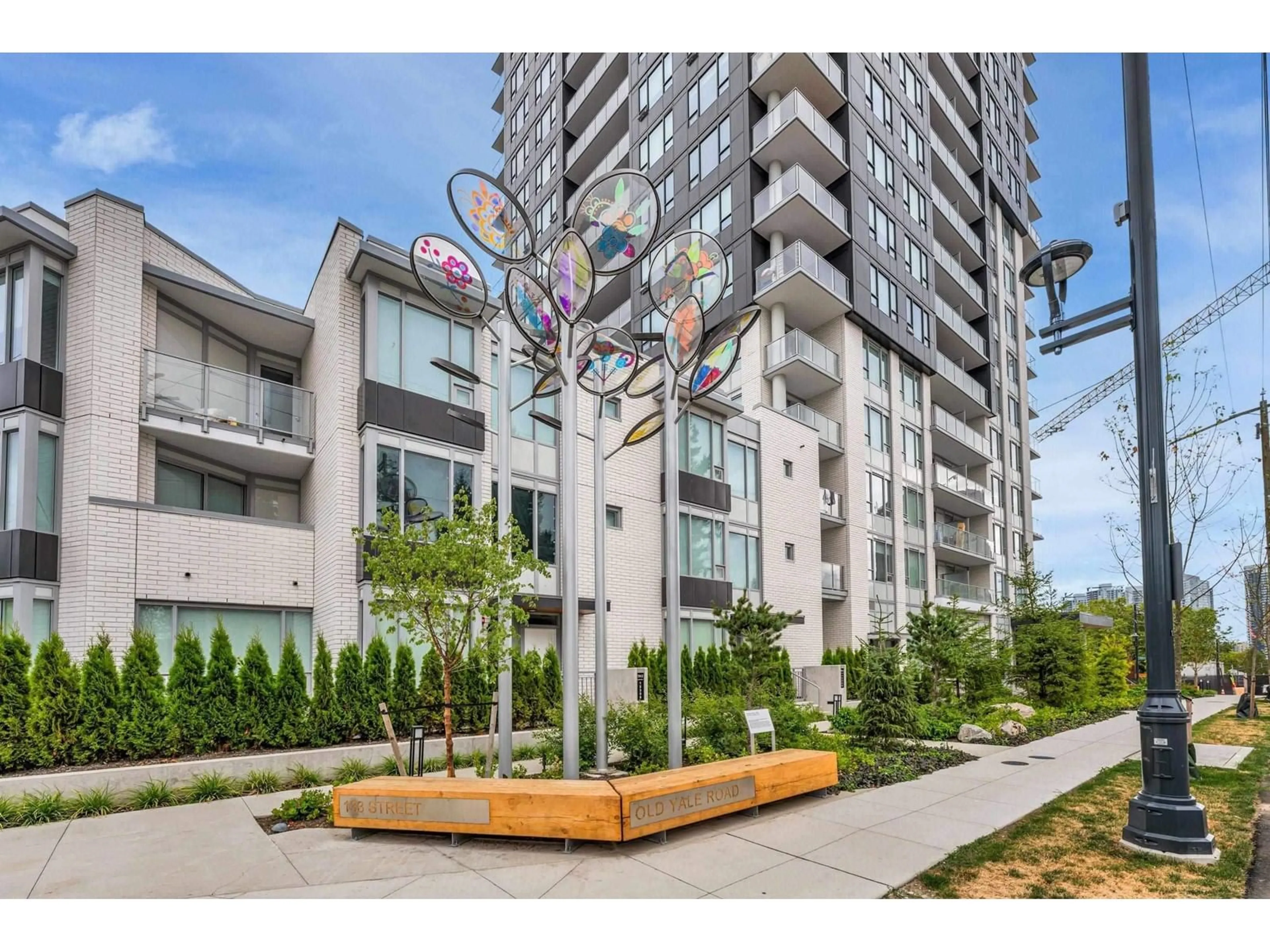 Patio, street for 202 - 13359 OLD YALE, Surrey British Columbia V3T0S4