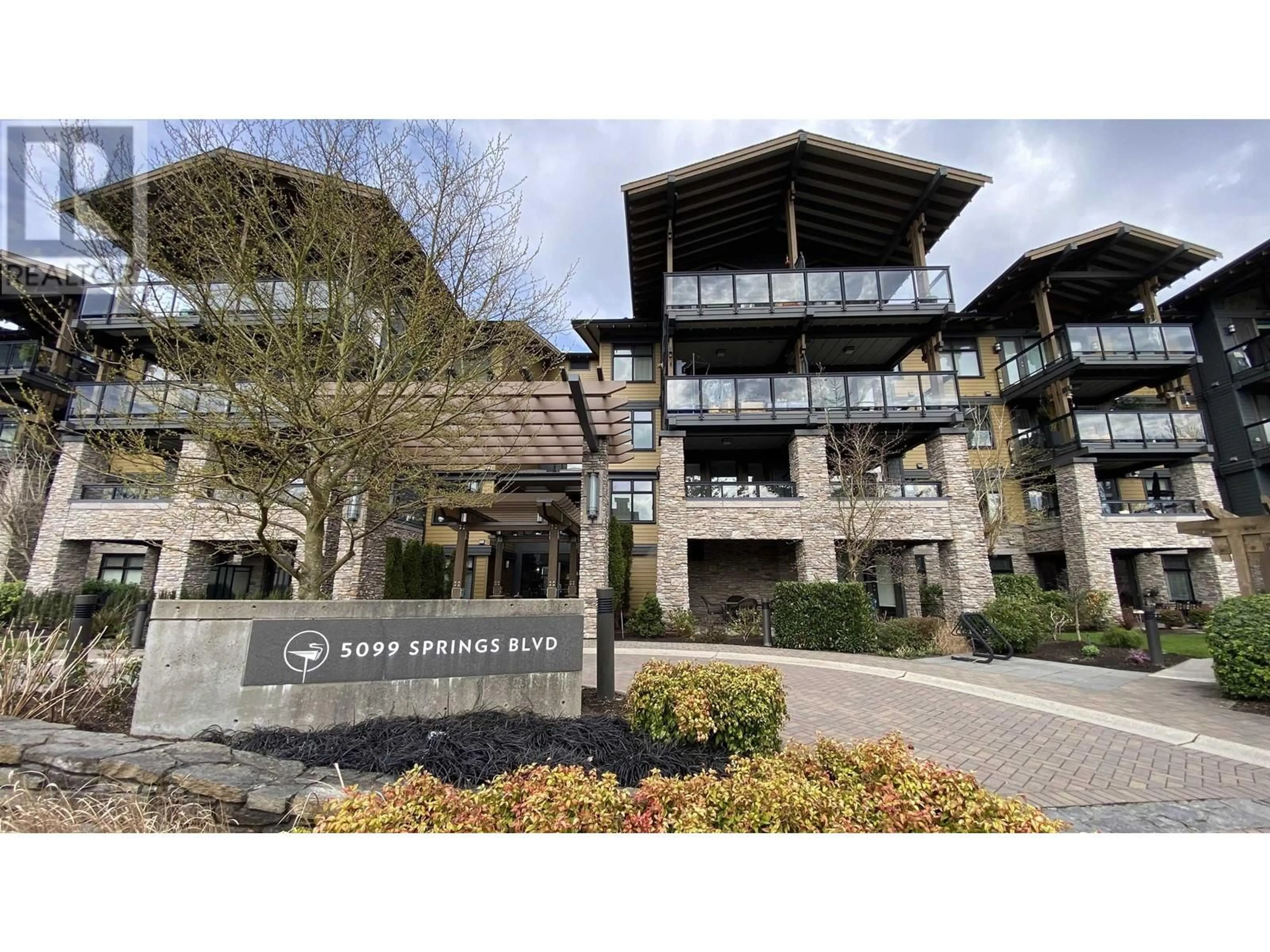 Indoor foyer for 101 - 5099 SPRINGS BOULEVARD, Delta British Columbia V4M0A2
