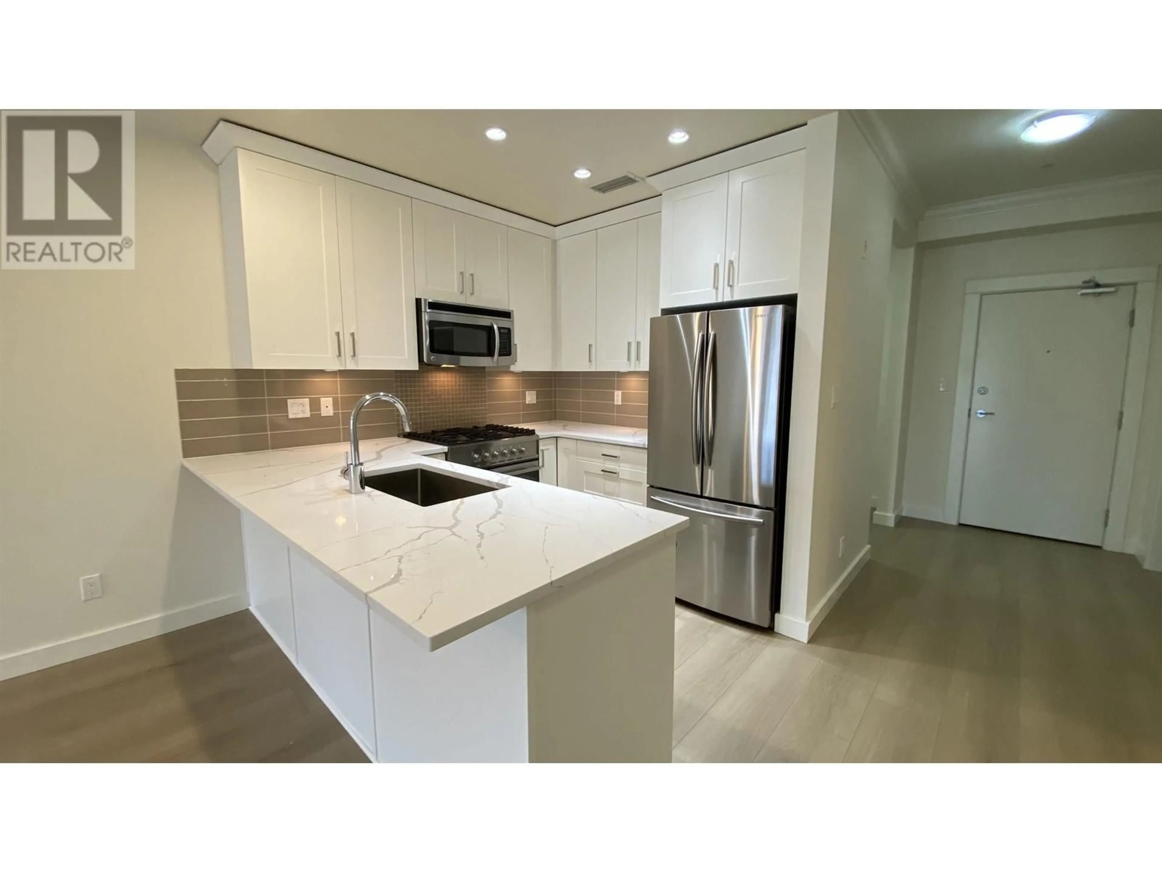 Open concept kitchen, ceramic/tile floor for 101 - 5099 SPRINGS BOULEVARD, Delta British Columbia V4M0A2