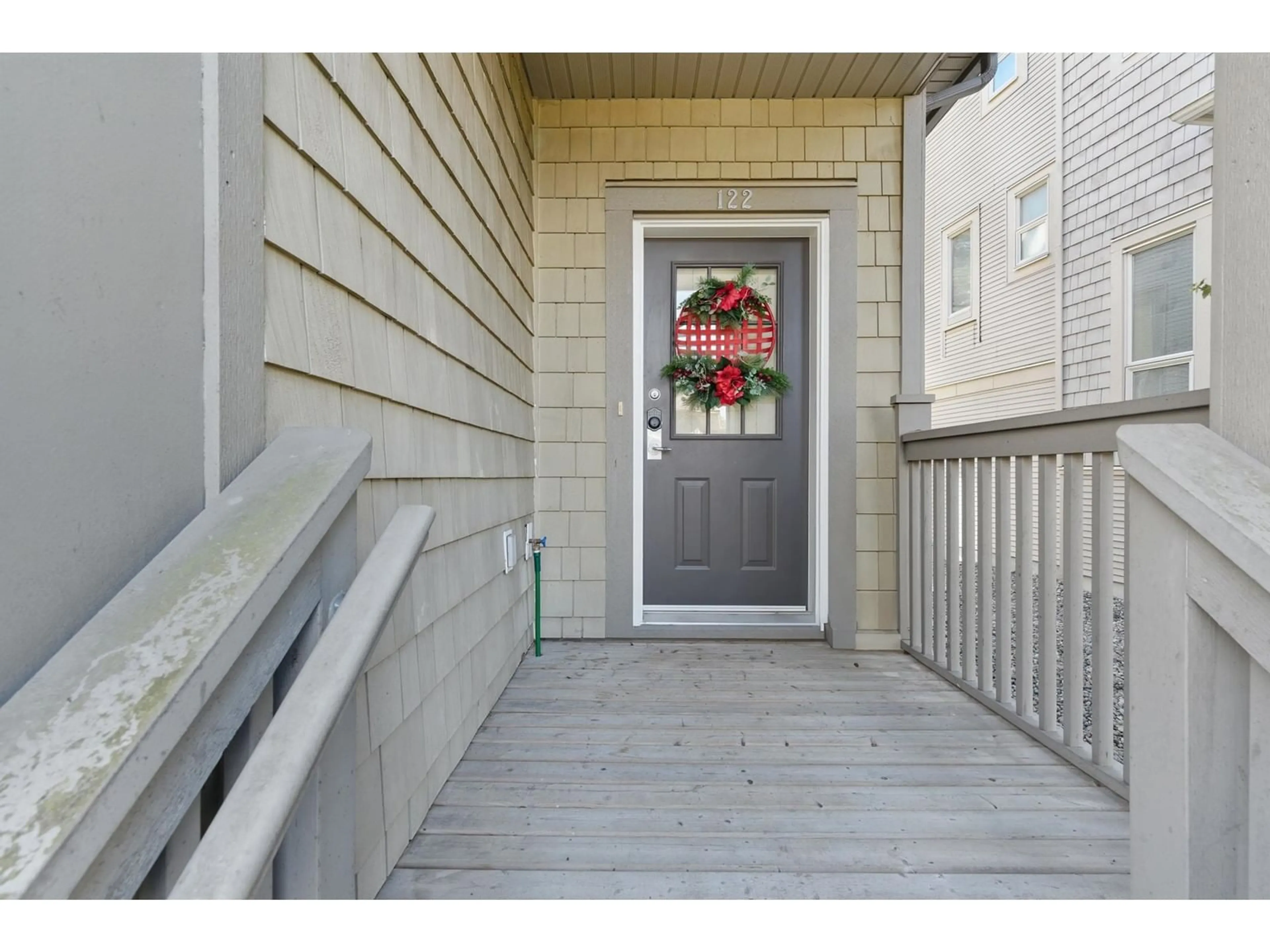 Indoor entryway for 122 - 2738 158, Surrey British Columbia V3Z3K3