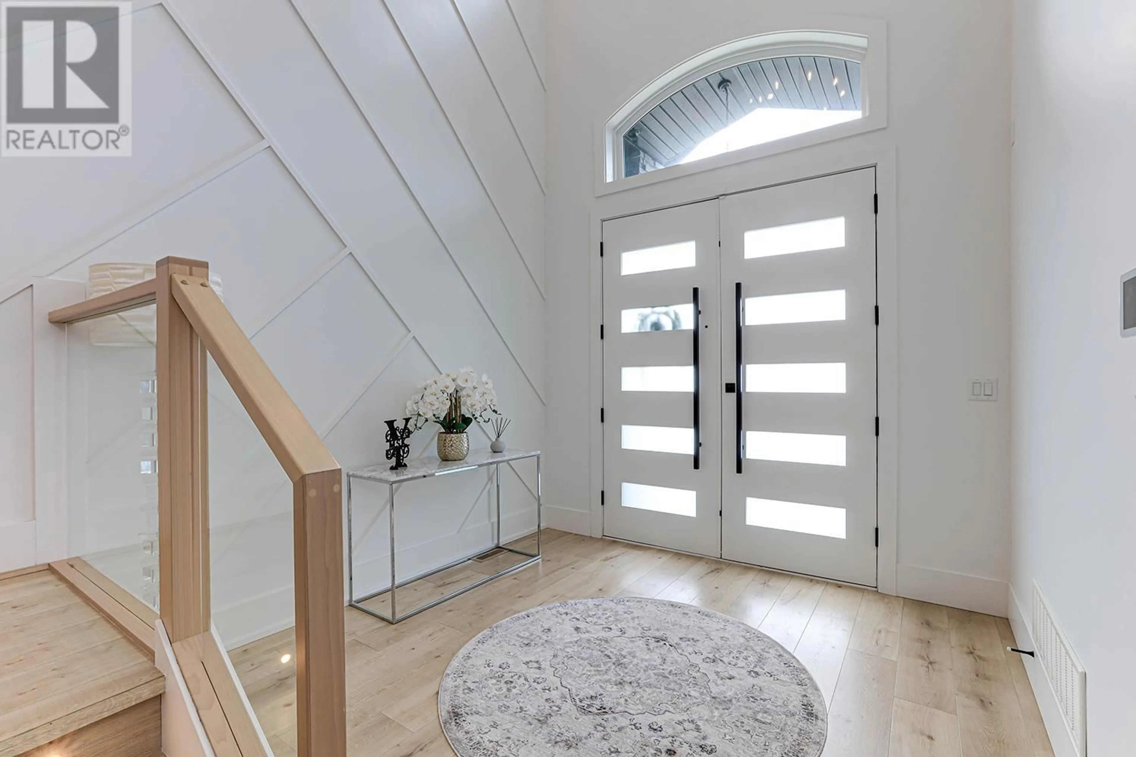 Indoor entryway for 21133 RIVER ROAD, Maple Ridge British Columbia V2X2A1