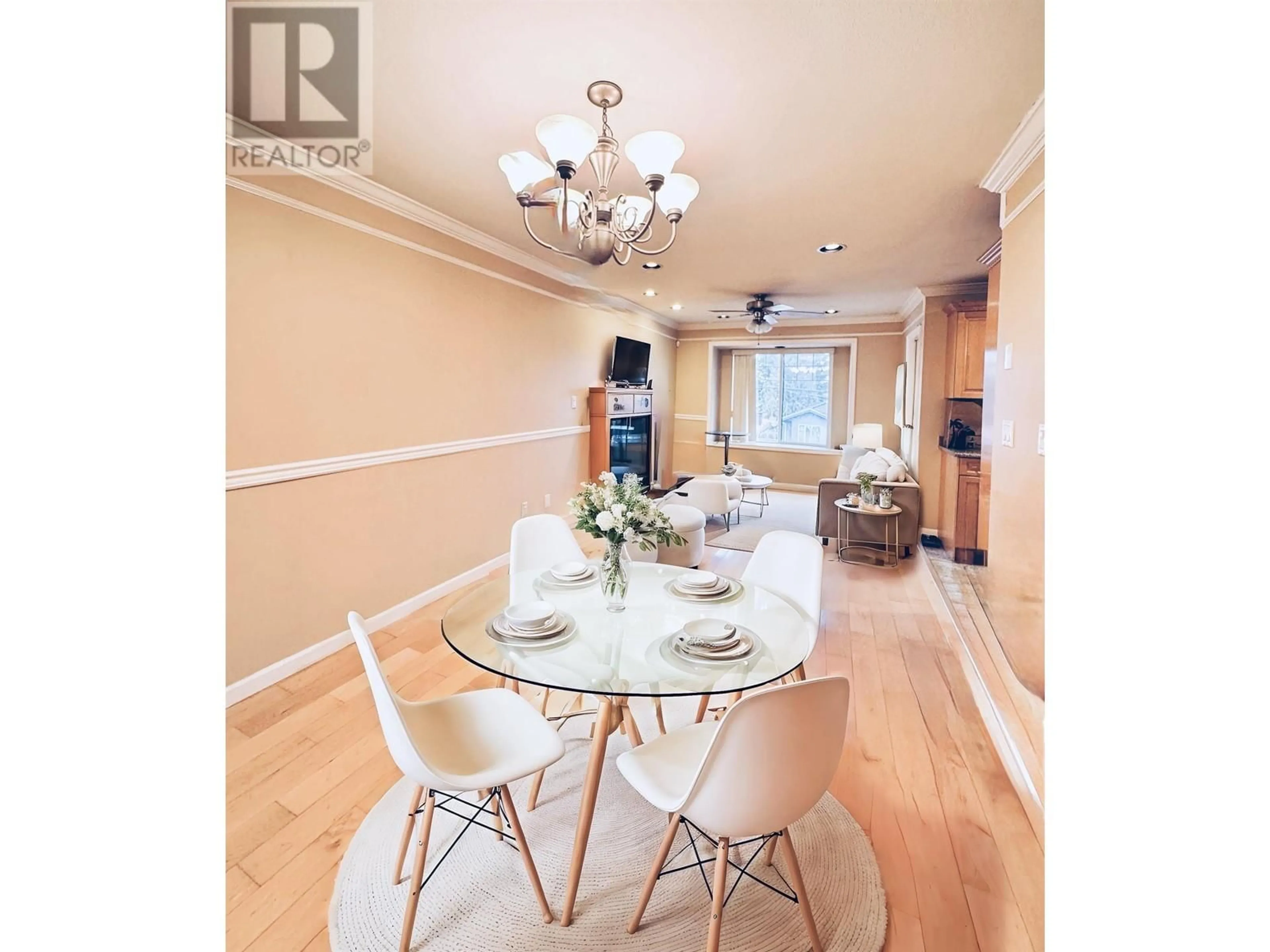 Dining room, wood/laminate floor for 5366 MANOR STREET, Burnaby British Columbia V5G1B7