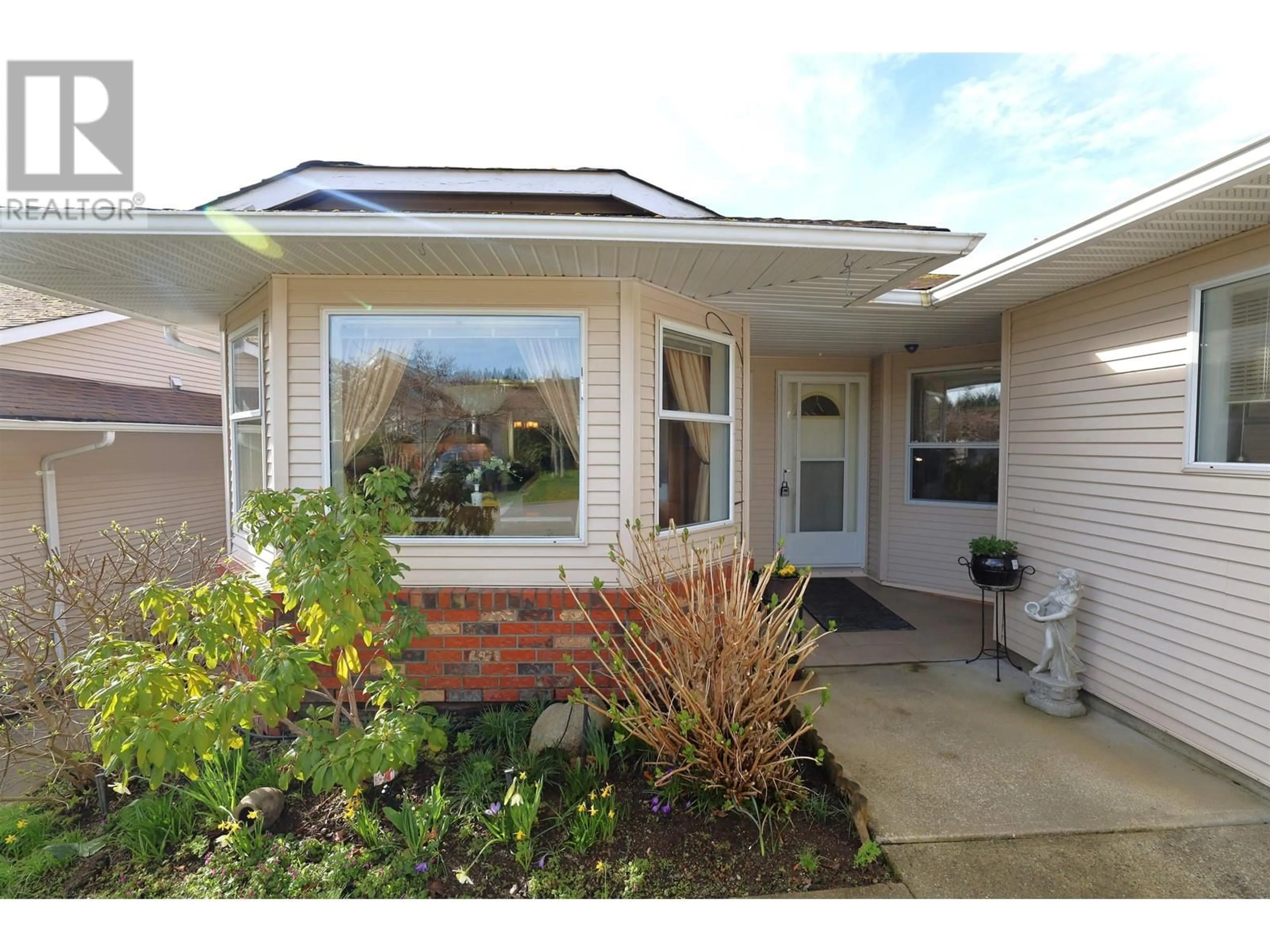 Home with vinyl exterior material, street for 3 - 820 KIWANIS WAY, Gibsons British Columbia V0N1V9