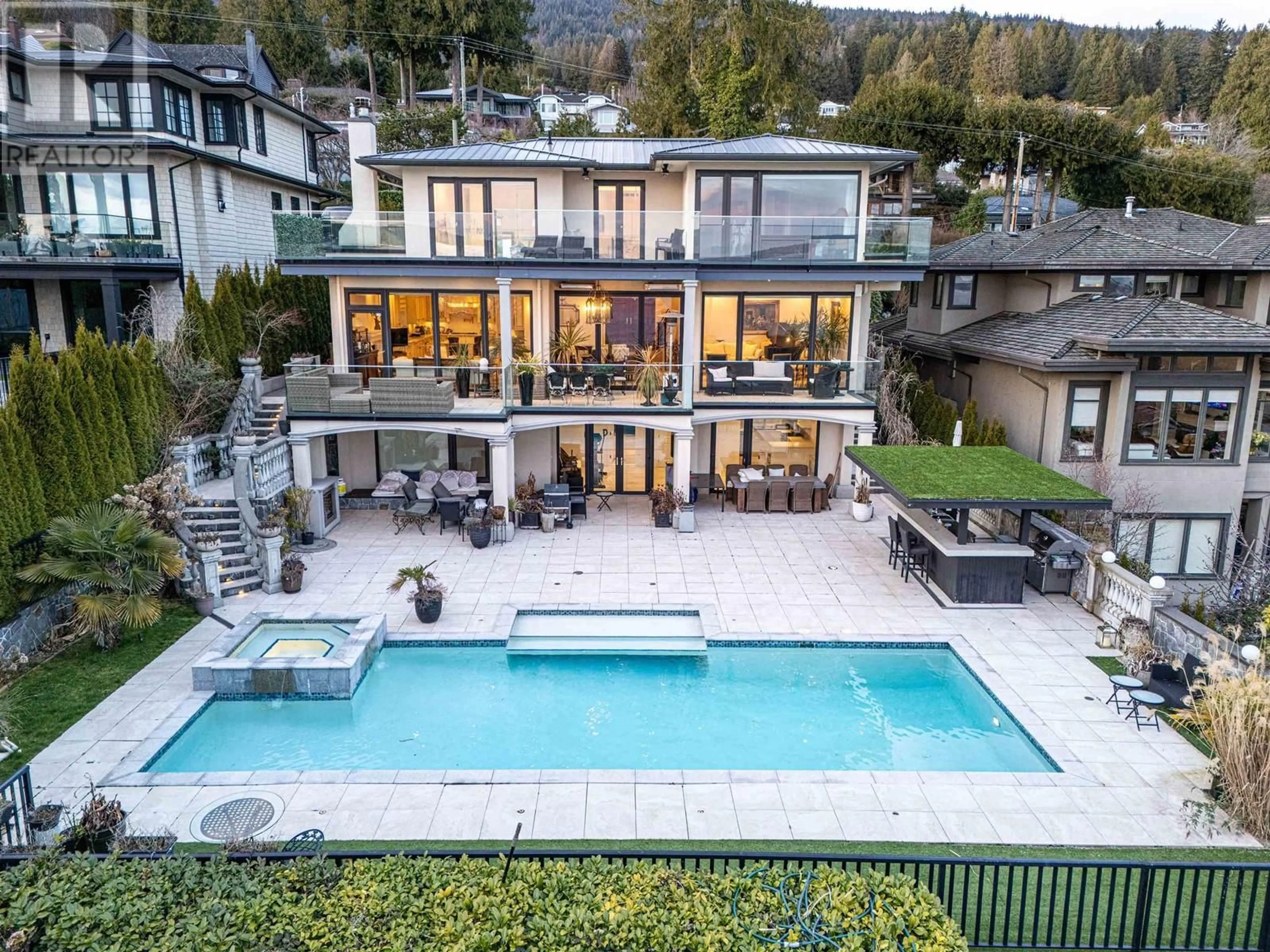 A pic from outside/outdoor area/front of a property/back of a property/a pic from drone, water/lake/river/ocean view for 2538 OTTAWA STREET, West Vancouver British Columbia V7V2T4