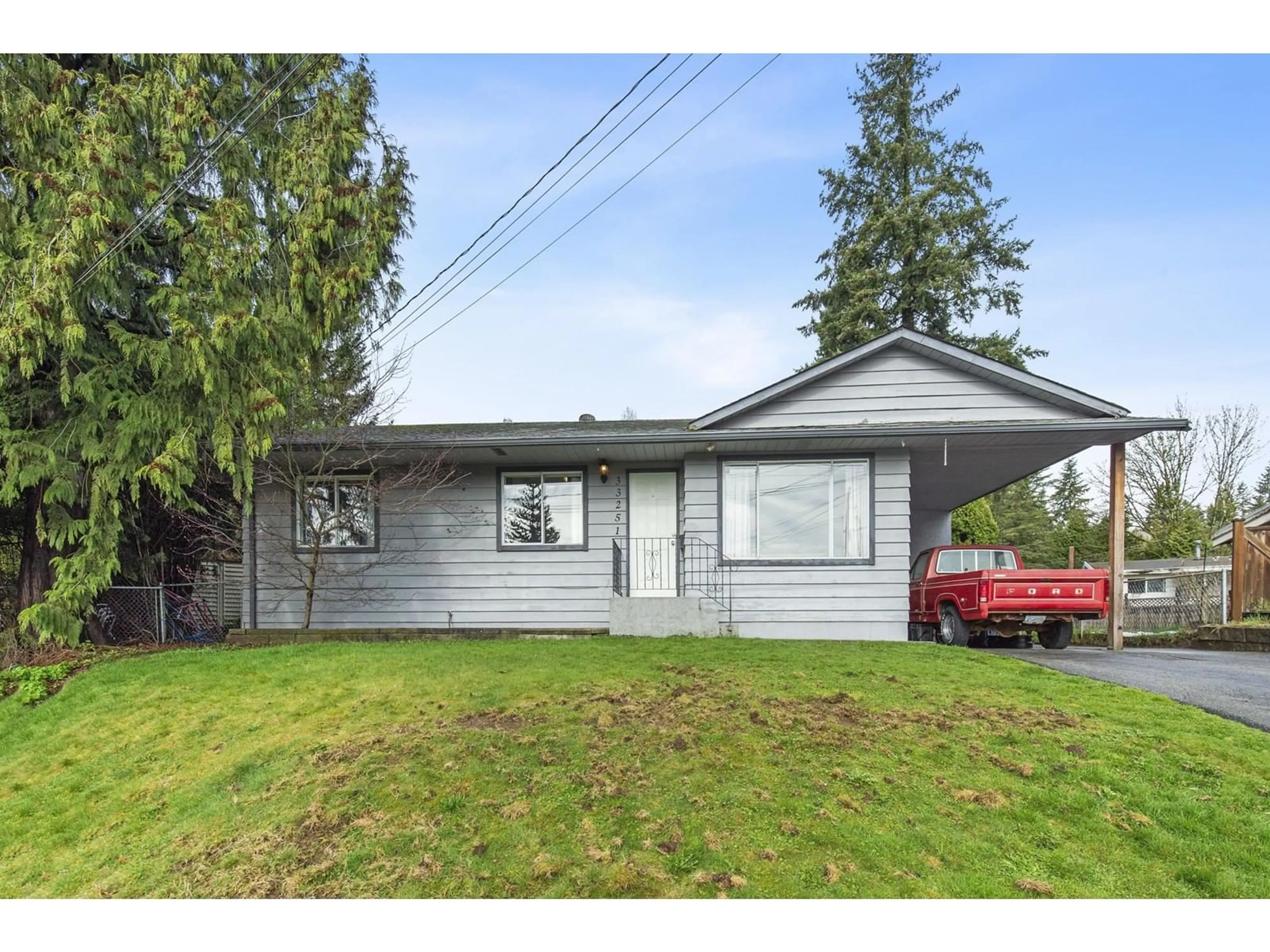 Home with vinyl exterior material, street for 33251 13TH, Mission British Columbia V2V4Y8