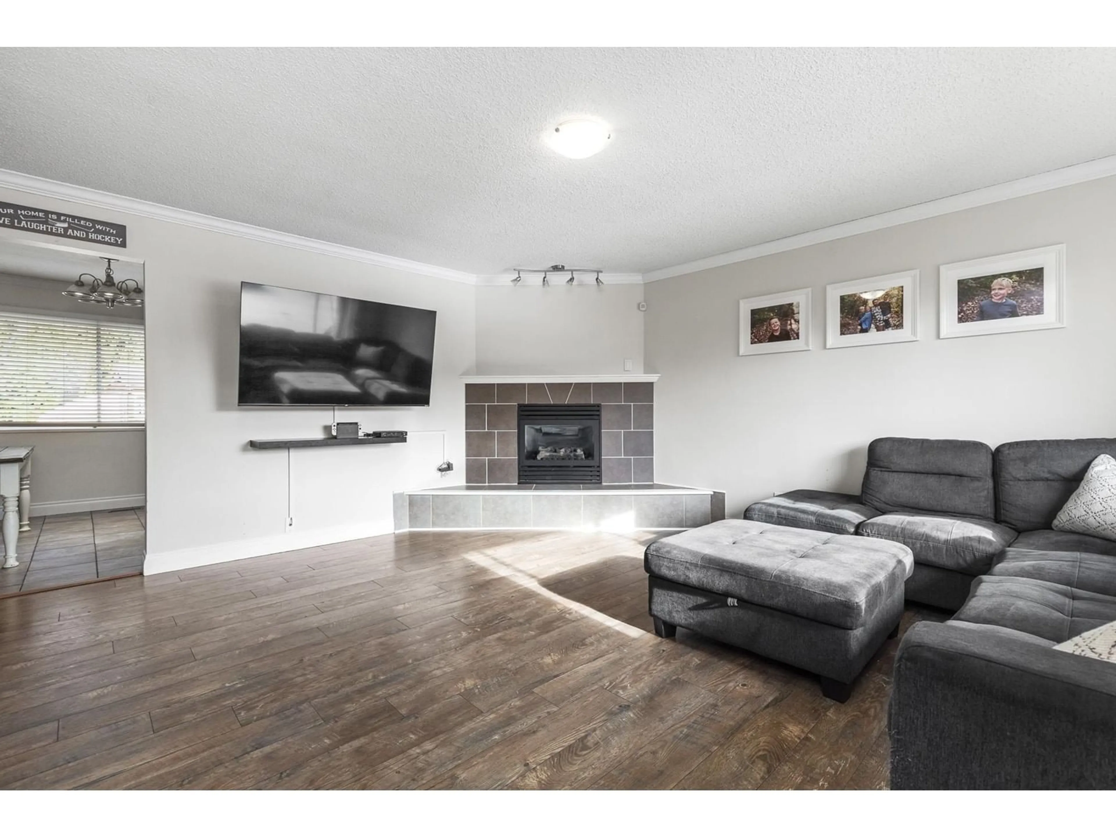 Living room with furniture, wood/laminate floor for 33251 13TH, Mission British Columbia V2V4Y8