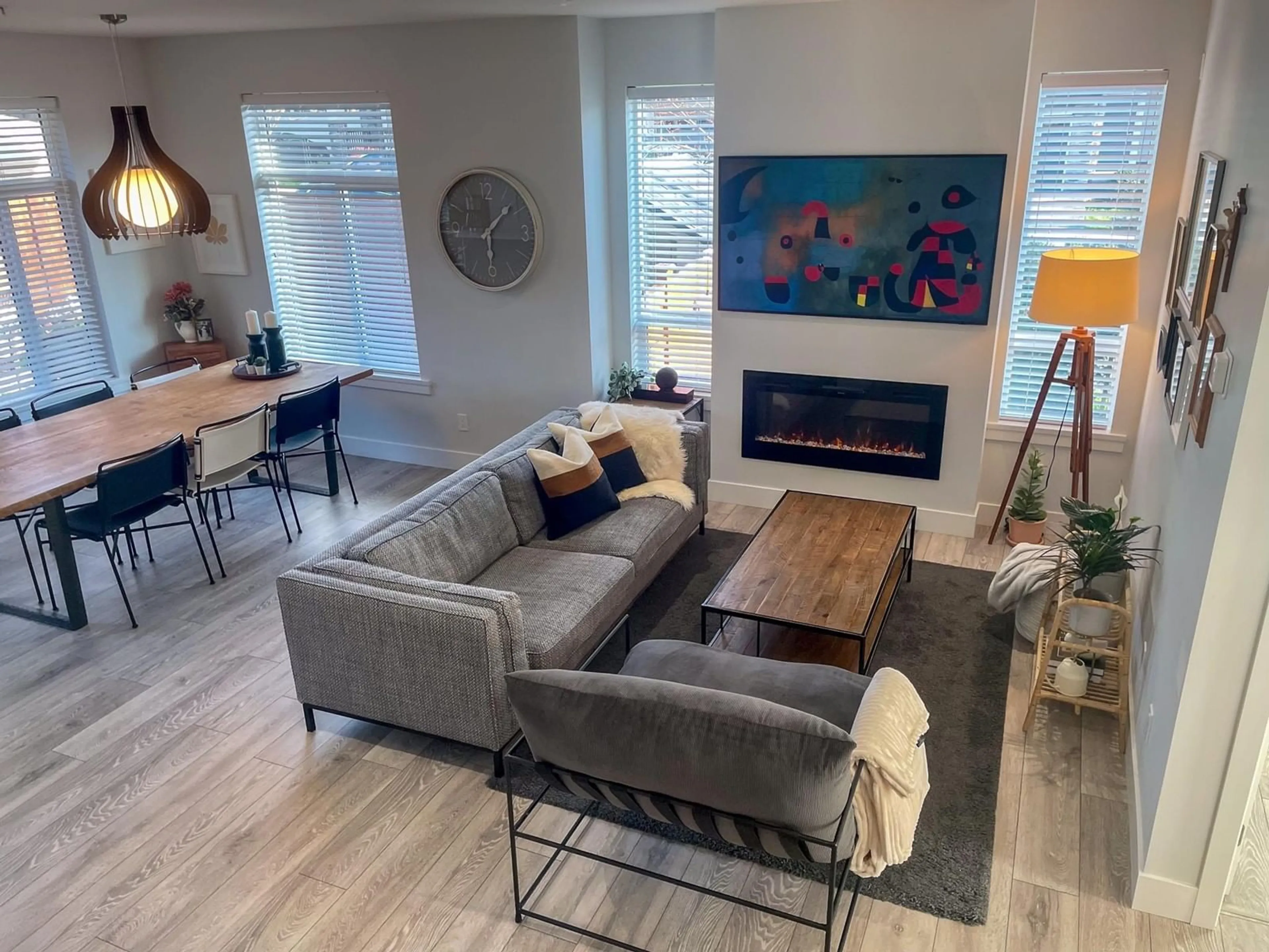 Living room with furniture, wood/laminate floor for 7746 204, Langley British Columbia V2Y4K3
