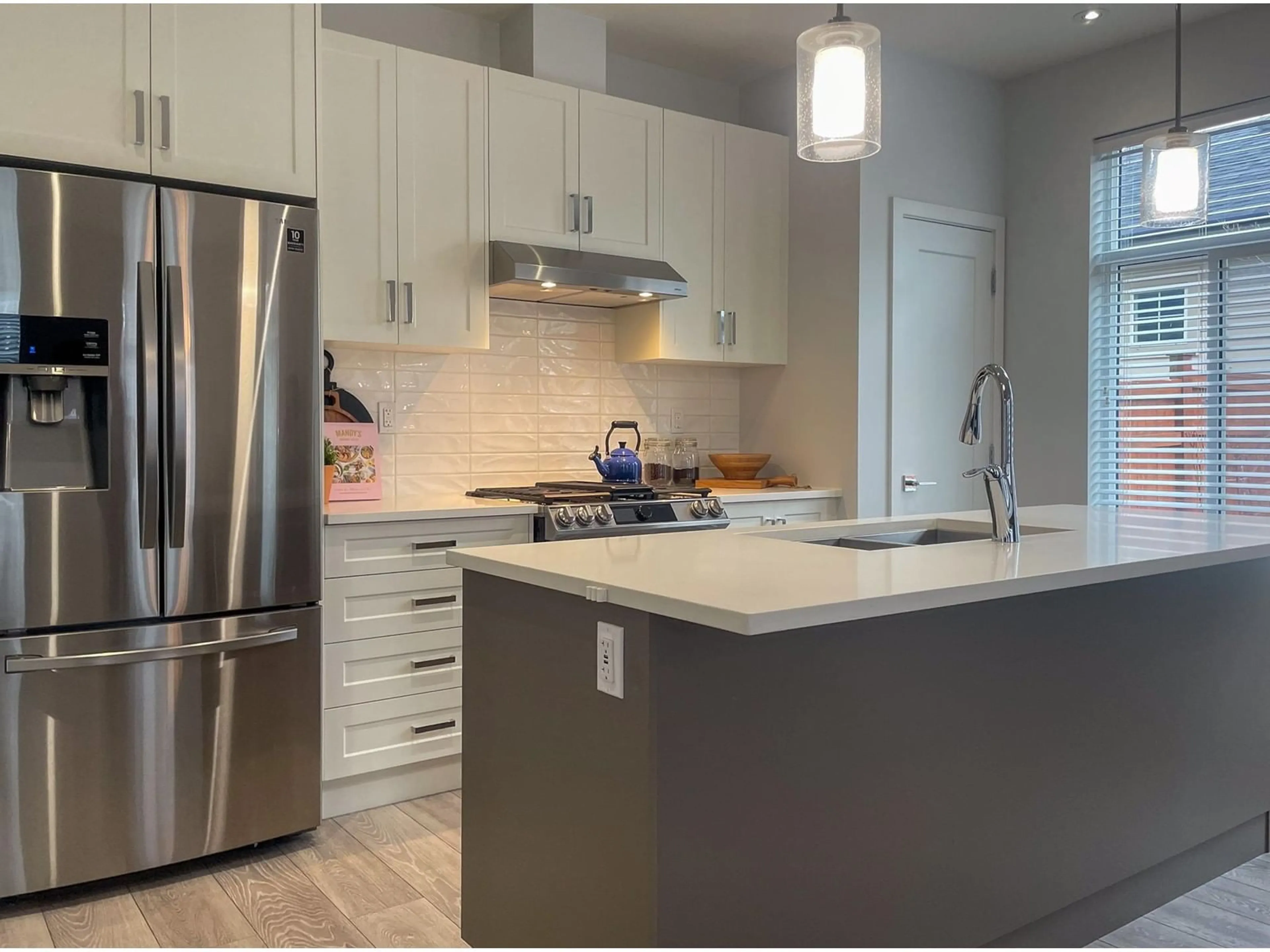 Contemporary kitchen, unknown for 7746 204, Langley British Columbia V2Y4K3