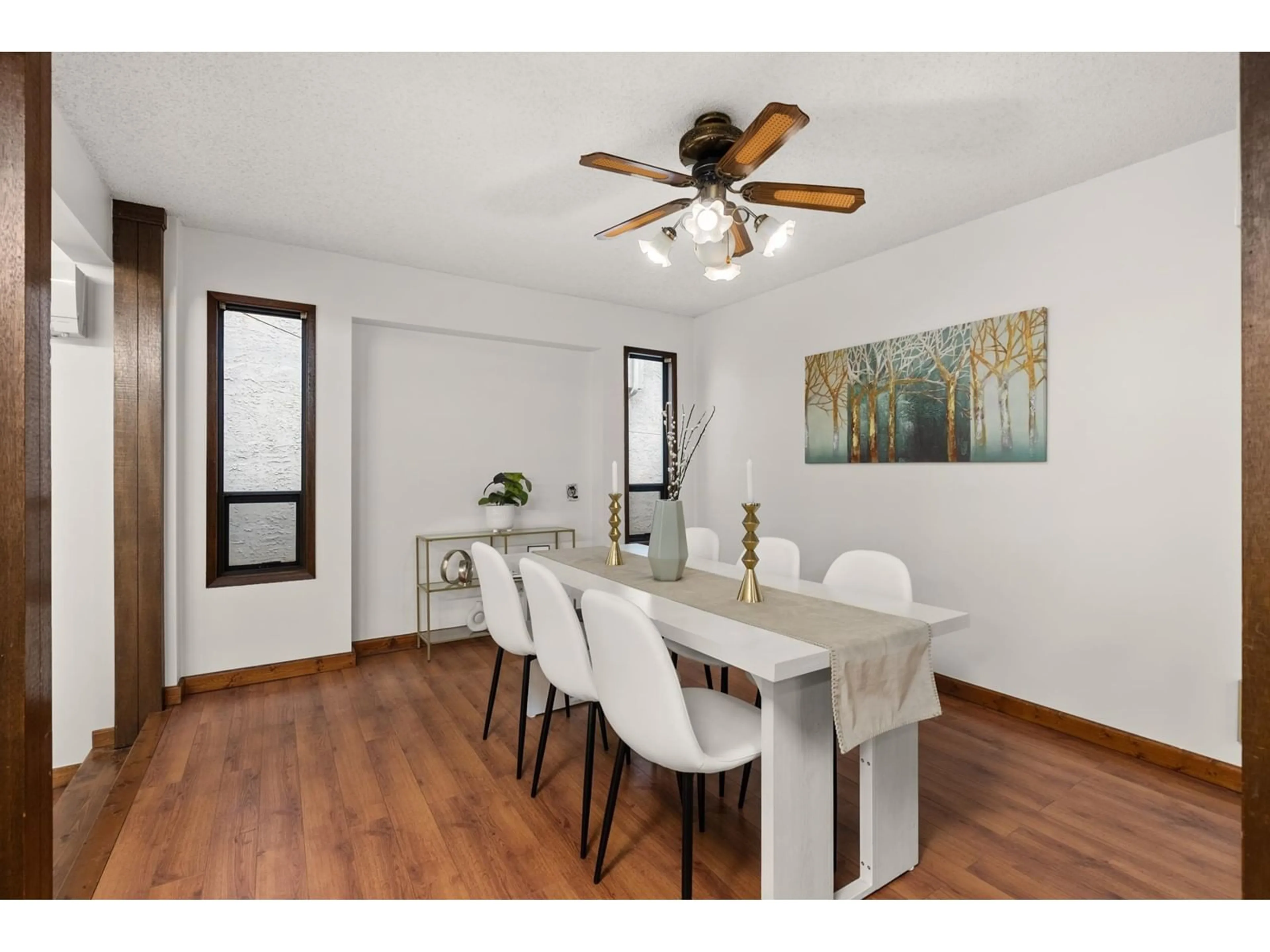 Dining room, wood/laminate floor for 11734 ALDERWOOD, Delta British Columbia V4E3E6