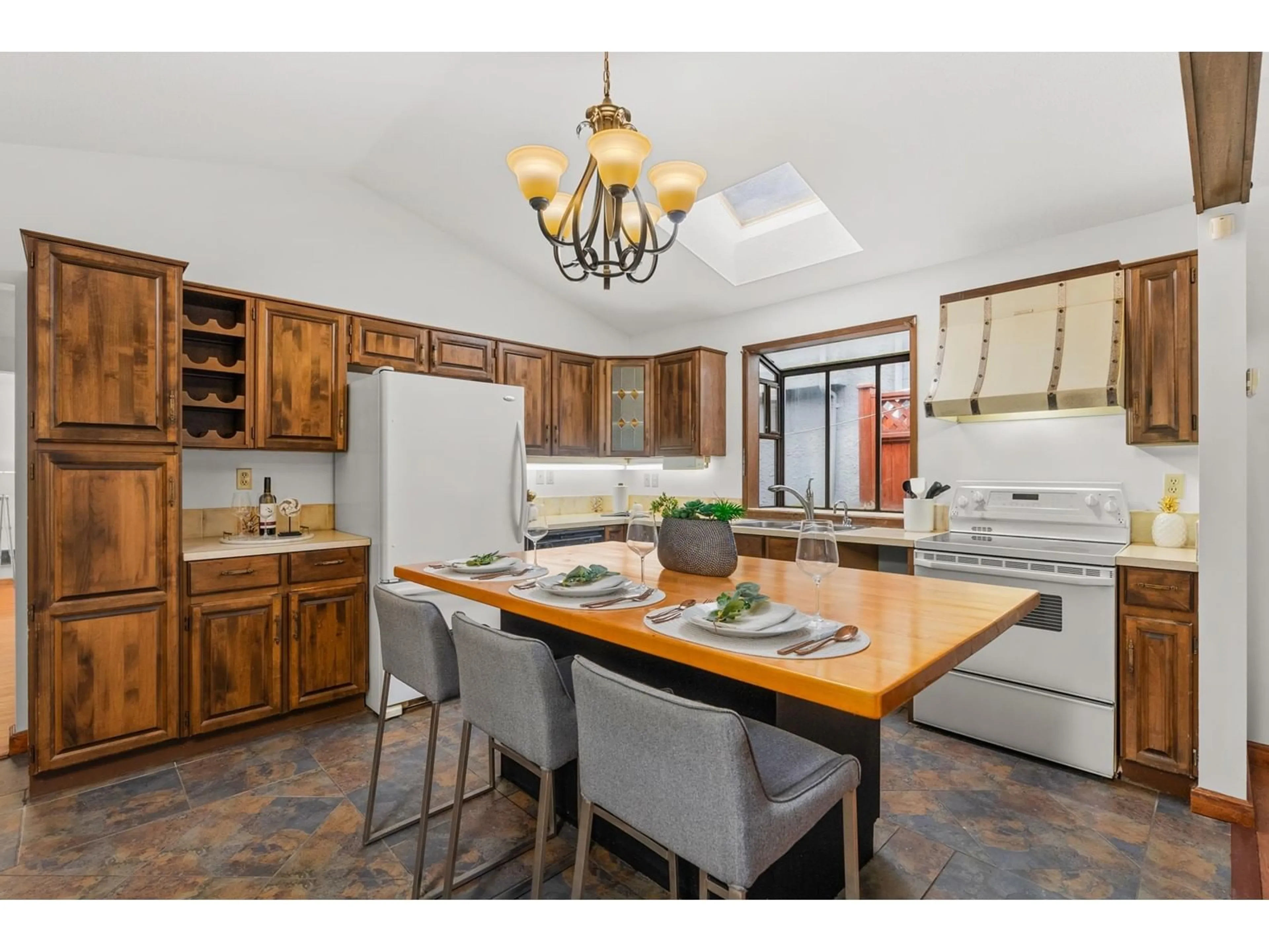 Open concept kitchen, ceramic/tile floor for 11734 ALDERWOOD, Delta British Columbia V4E3E6