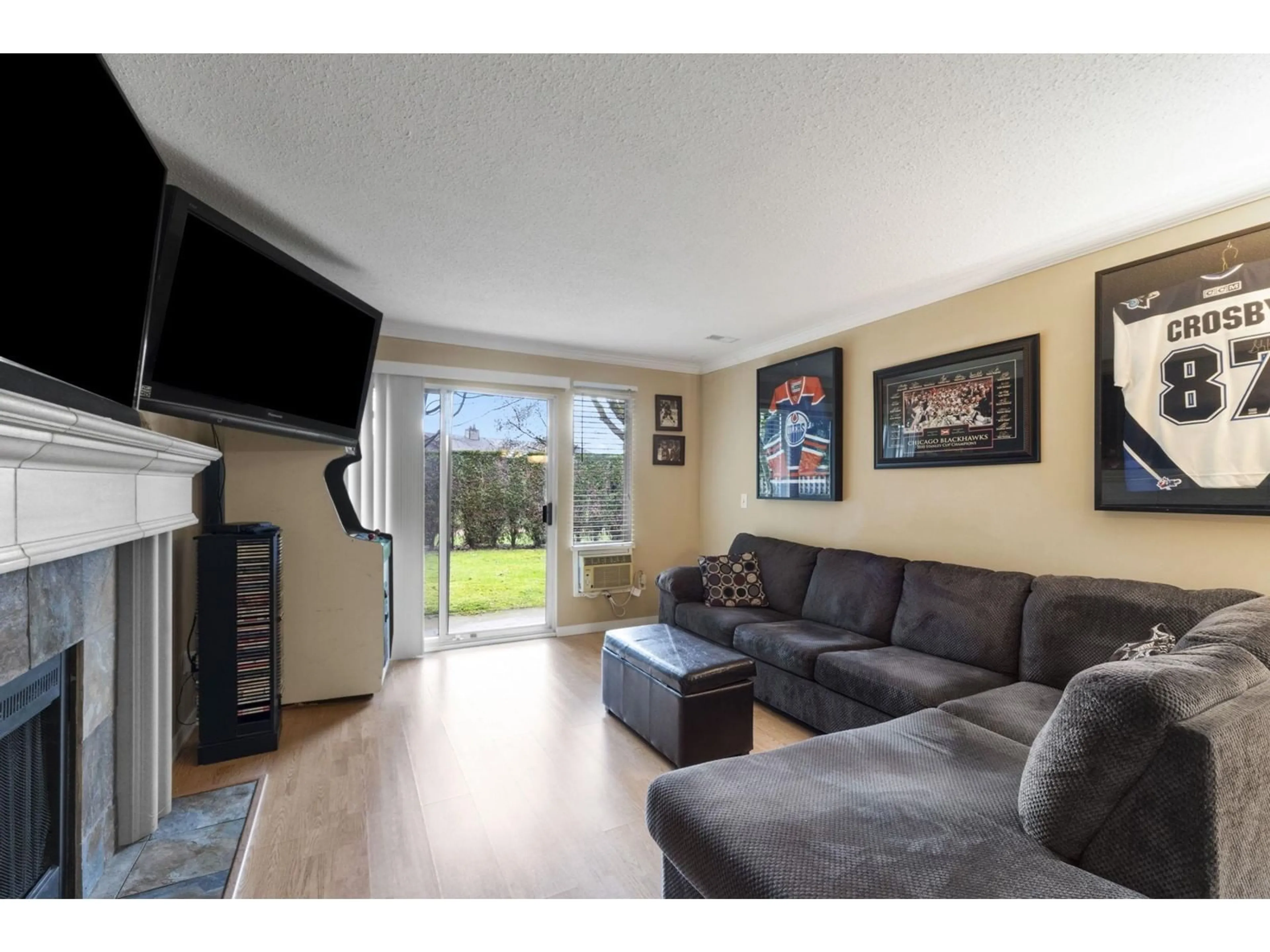 Living room with furniture, wood/laminate floor for 1114 - 34909 OLD YALE, Abbotsford British Columbia V3G2E7