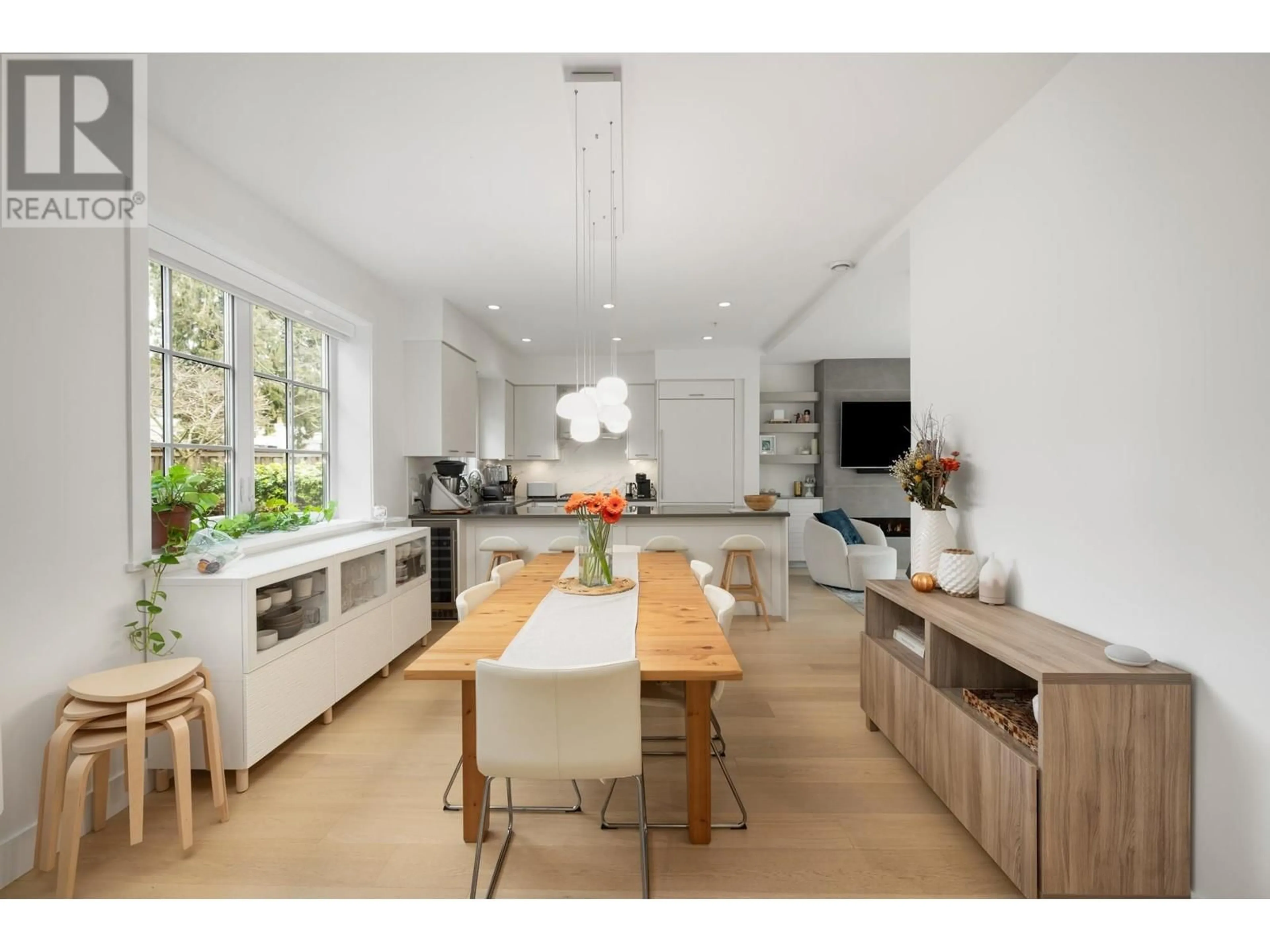 Open concept kitchen, unknown for 15 - 1133 RIDGEWOOD DRIVE, North Vancouver British Columbia V7R0A5