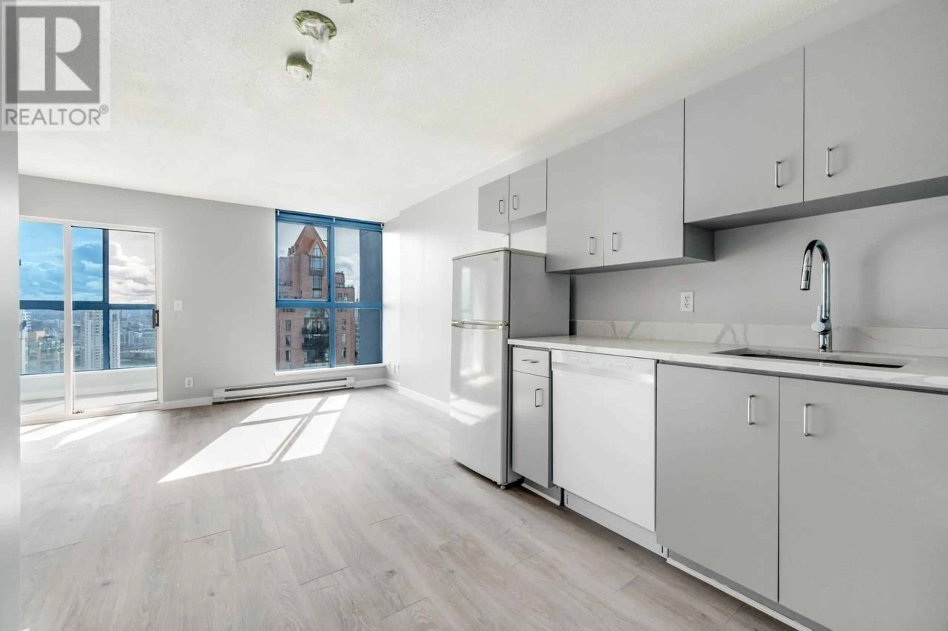 Standard kitchen, unknown for 1907 1238 SEYMOUR STREET, Vancouver British Columbia V6B6J3