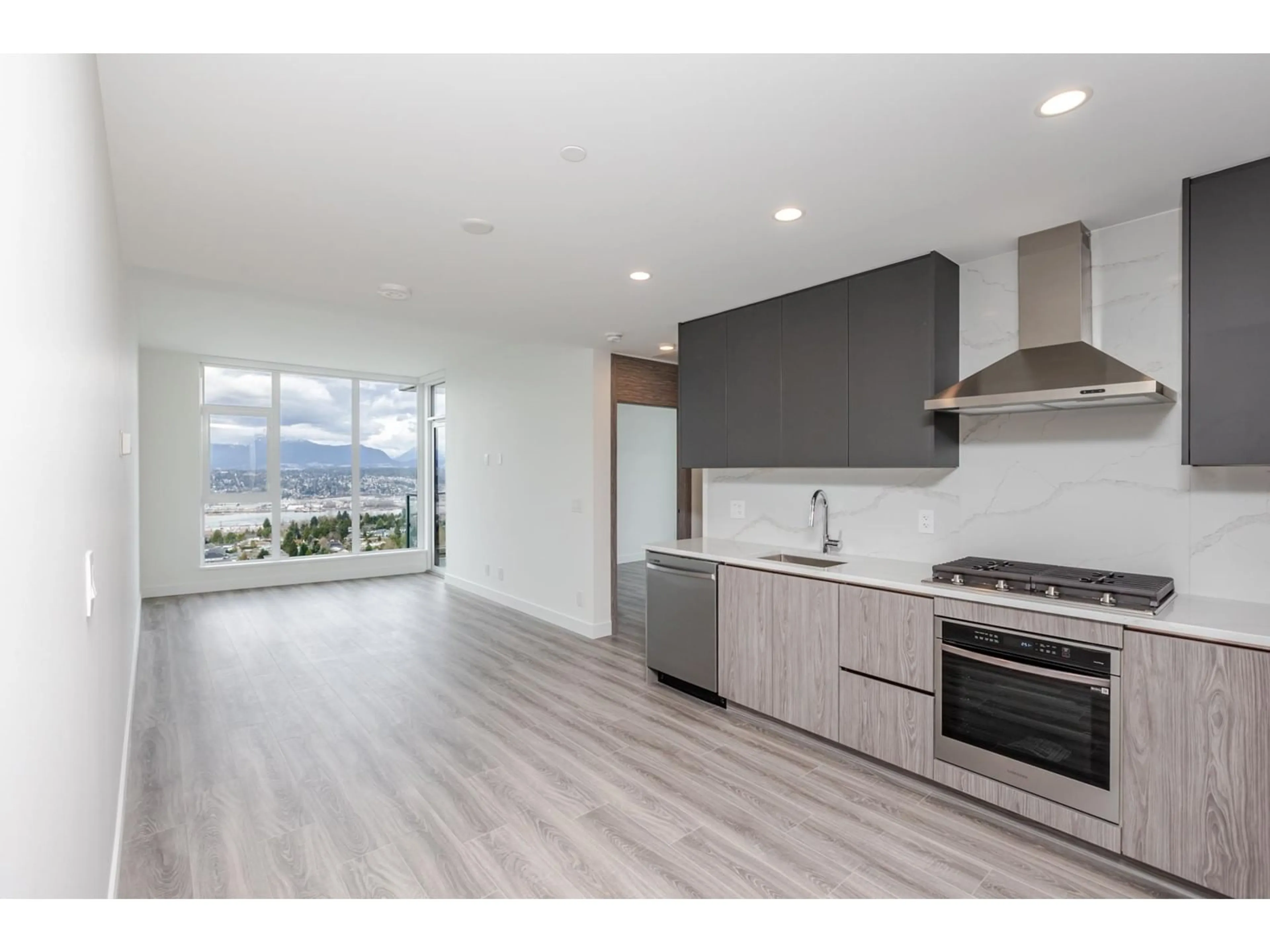 Open concept kitchen, wood/laminate floor for 2702 - 10750 135A, Surrey British Columbia V3T0V4