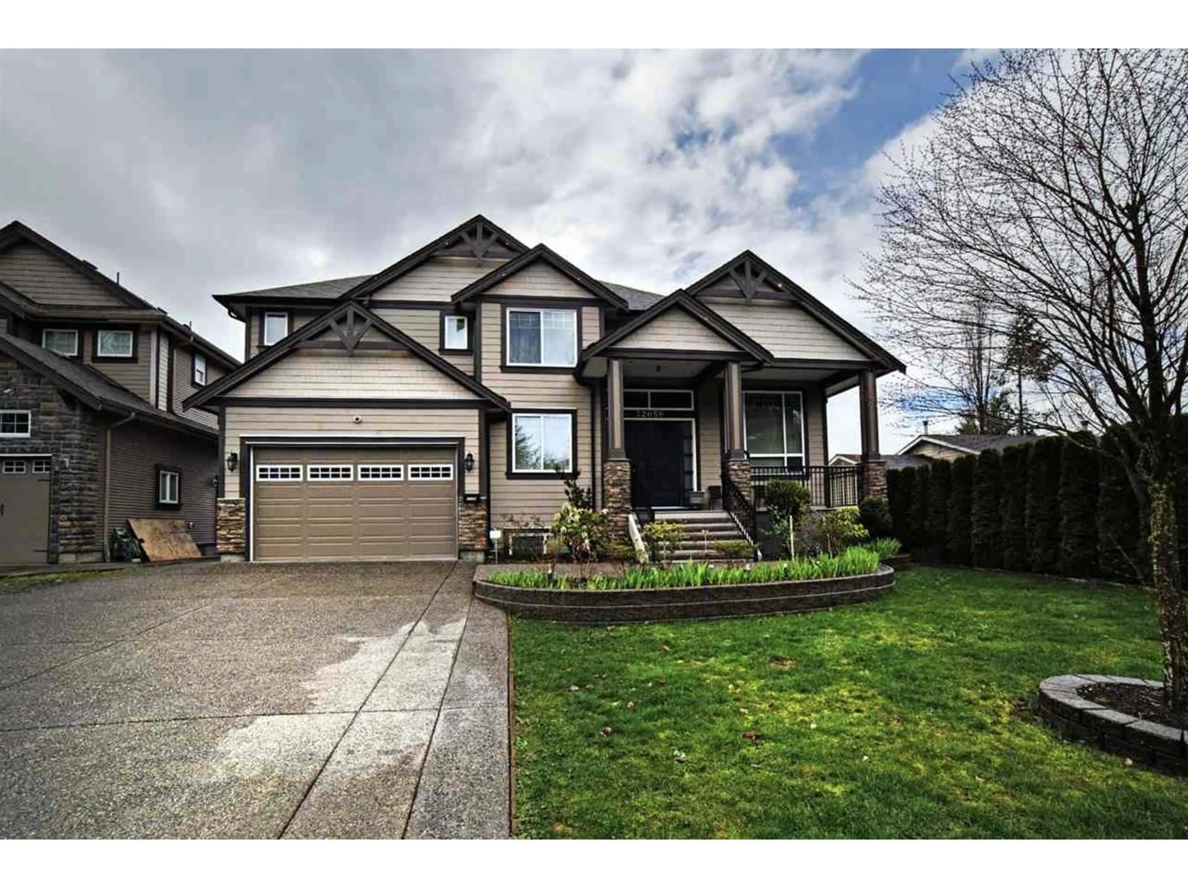 Home with vinyl exterior material, street for 32656 BADGER, Mission British Columbia V2V5H7