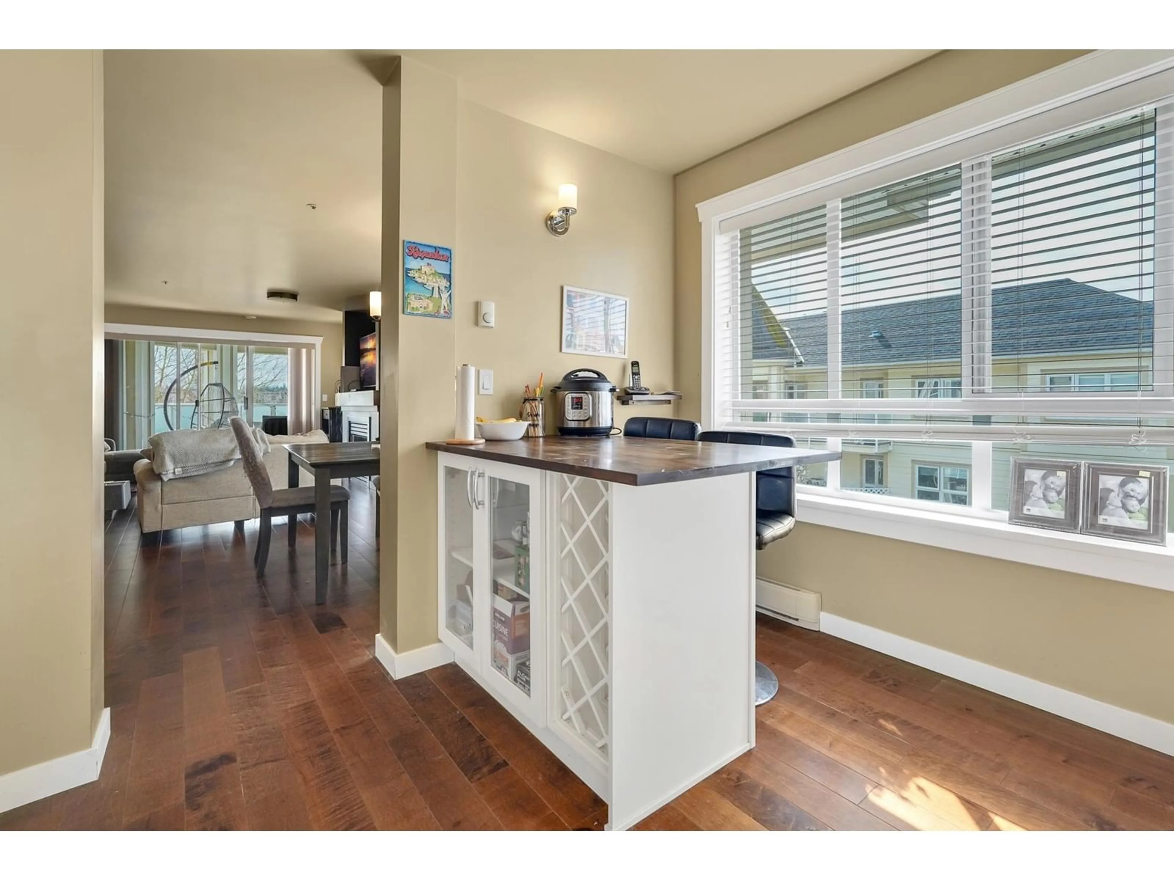 Open concept kitchen, unknown for 304 - 20145 55A, Langley British Columbia V3A8L6