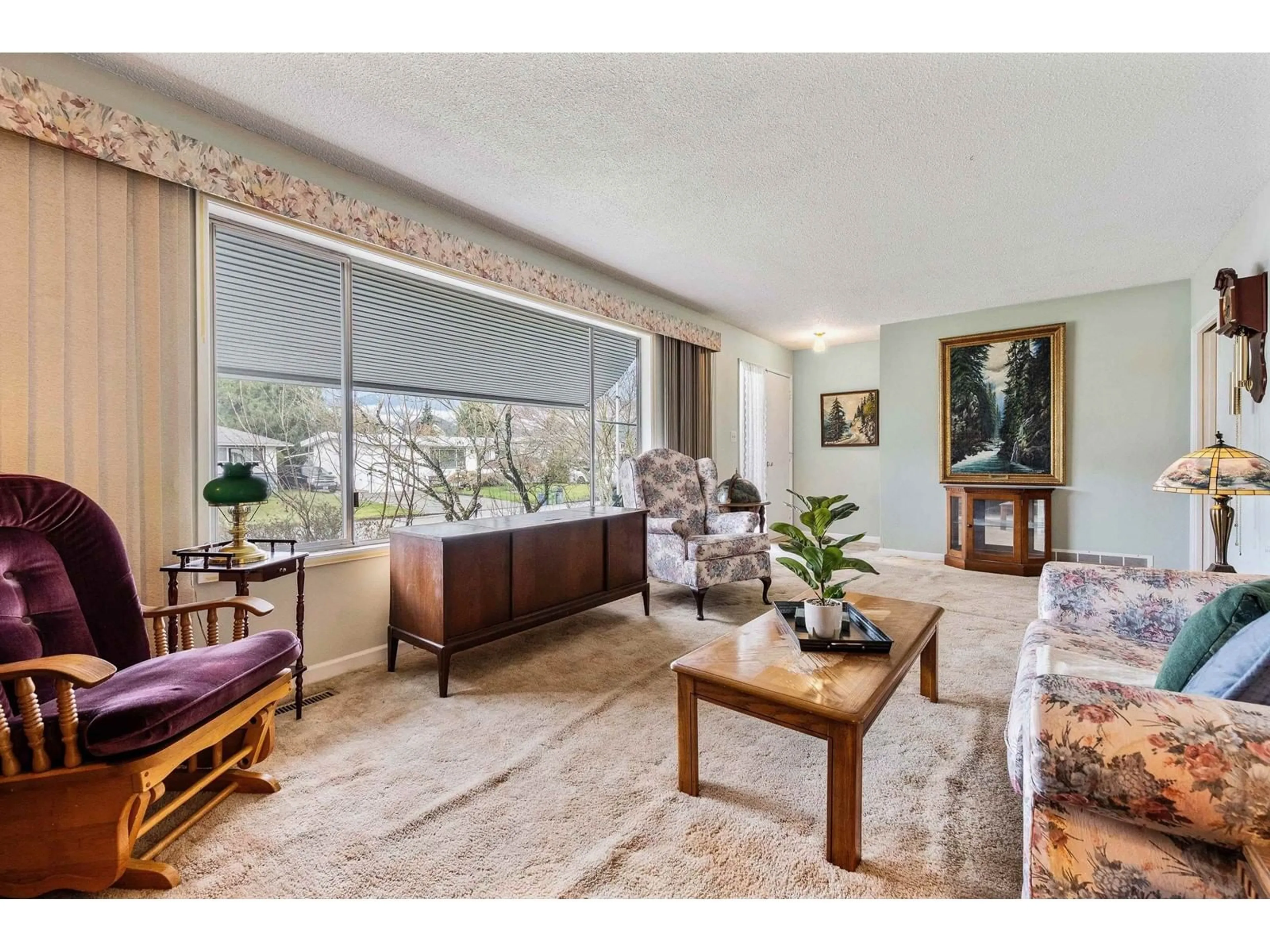 Living room with furniture, unknown for 10050 FAIRVIEW DRIVE, Chilliwack British Columbia V2P5J4