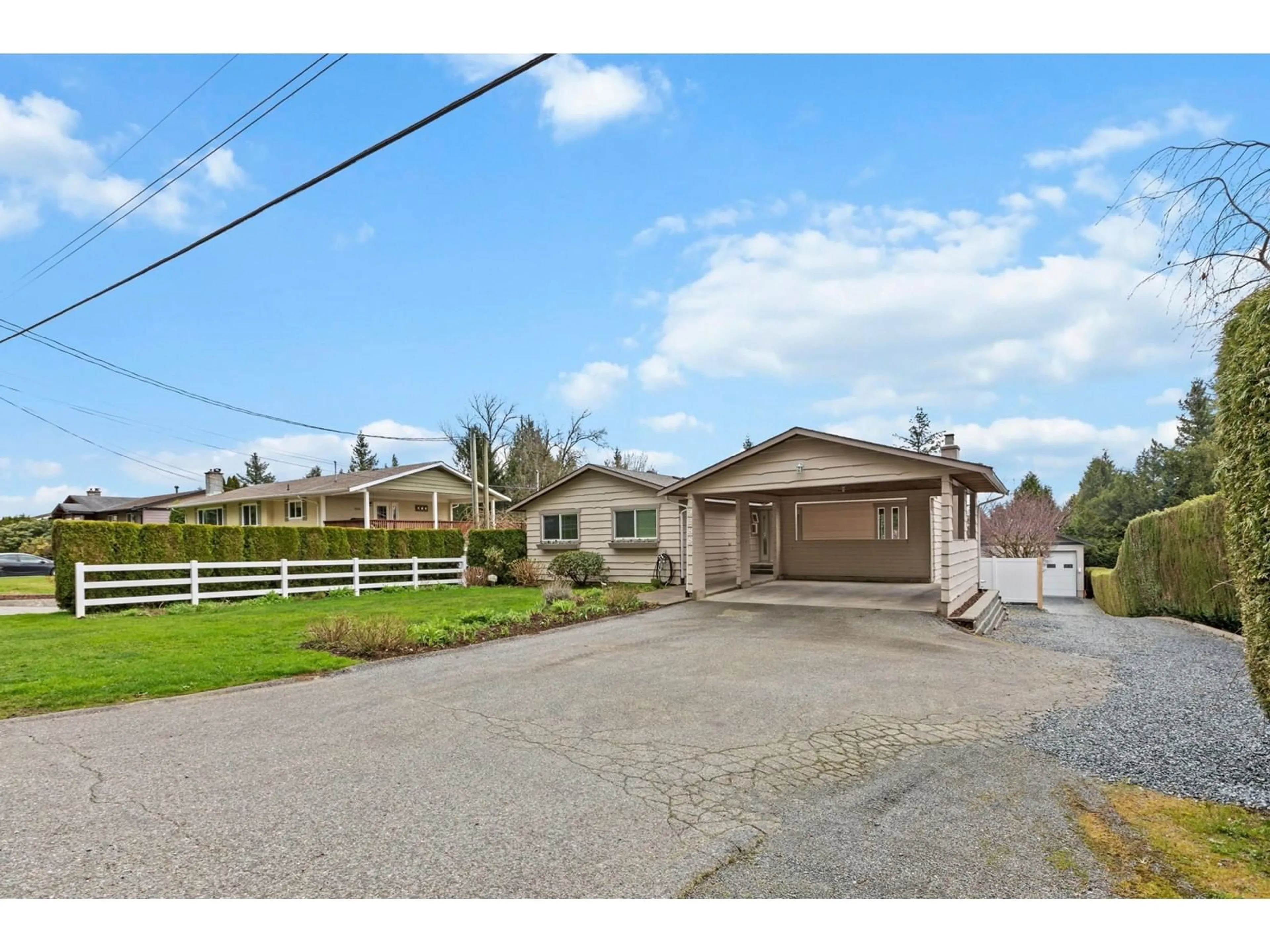 A pic from outside/outdoor area/front of a property/back of a property/a pic from drone, street for 29288 DUNCAN, Abbotsford British Columbia V4X1J5