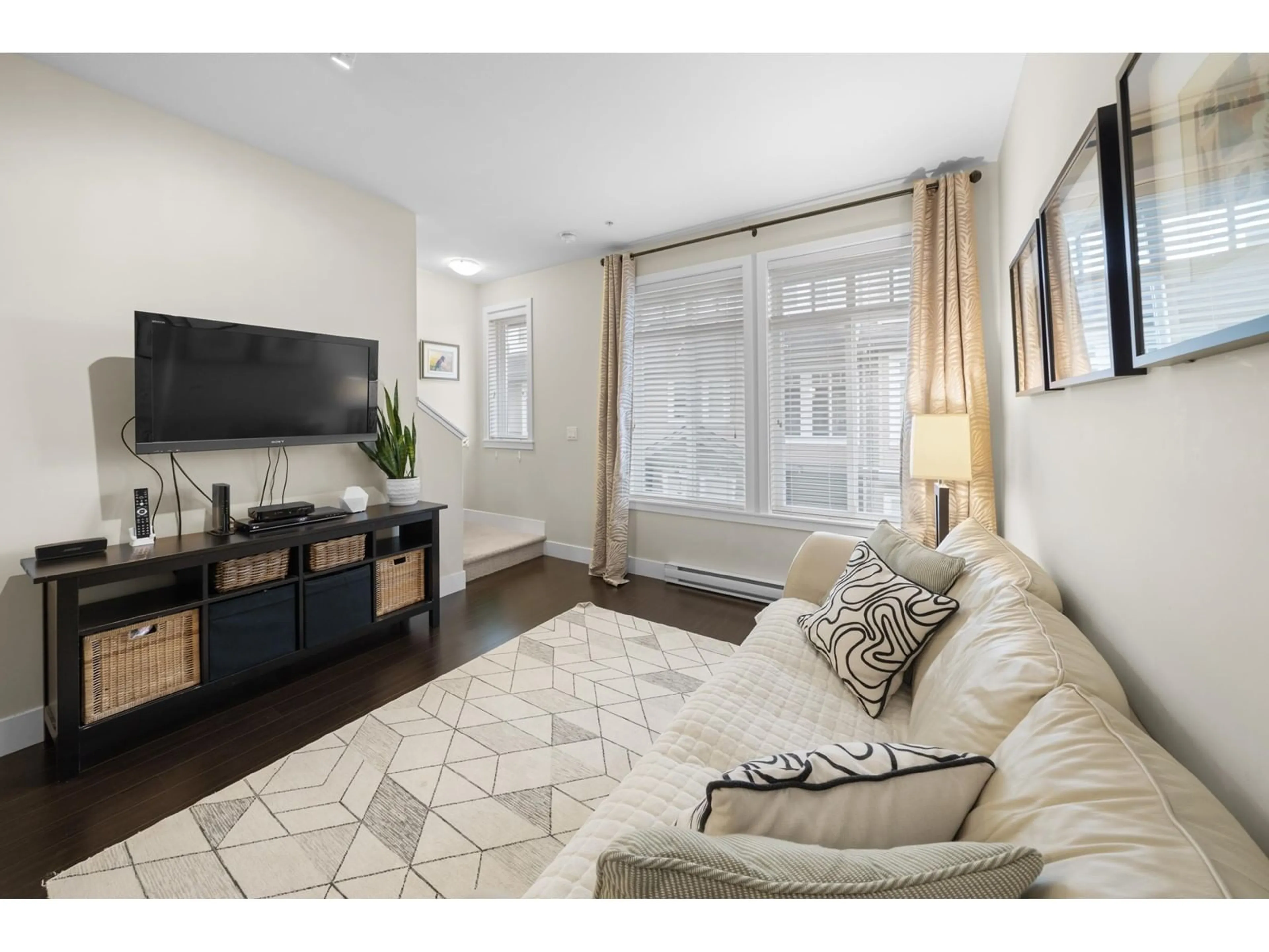 Living room with furniture, unknown for 77 - 8250 209B, Langley British Columbia V2Y0J7
