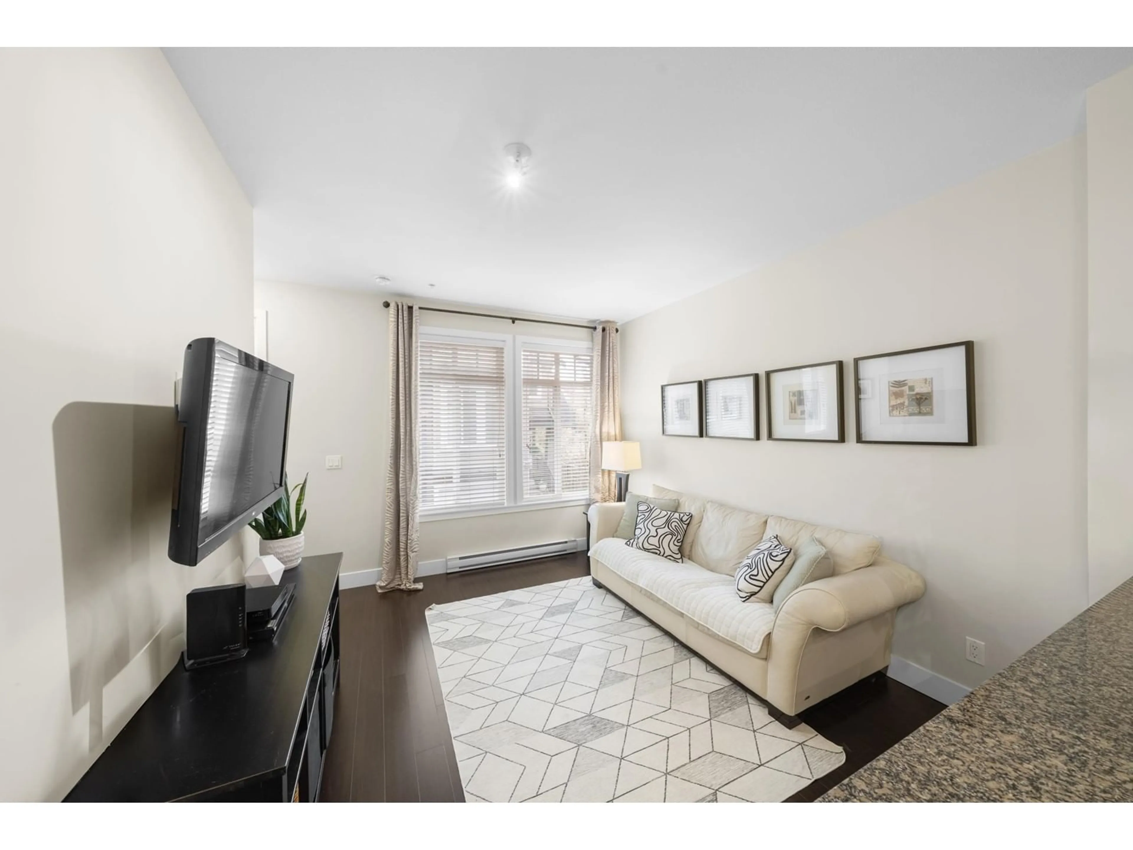Living room with furniture, unknown for 77 - 8250 209B, Langley British Columbia V2Y0J7