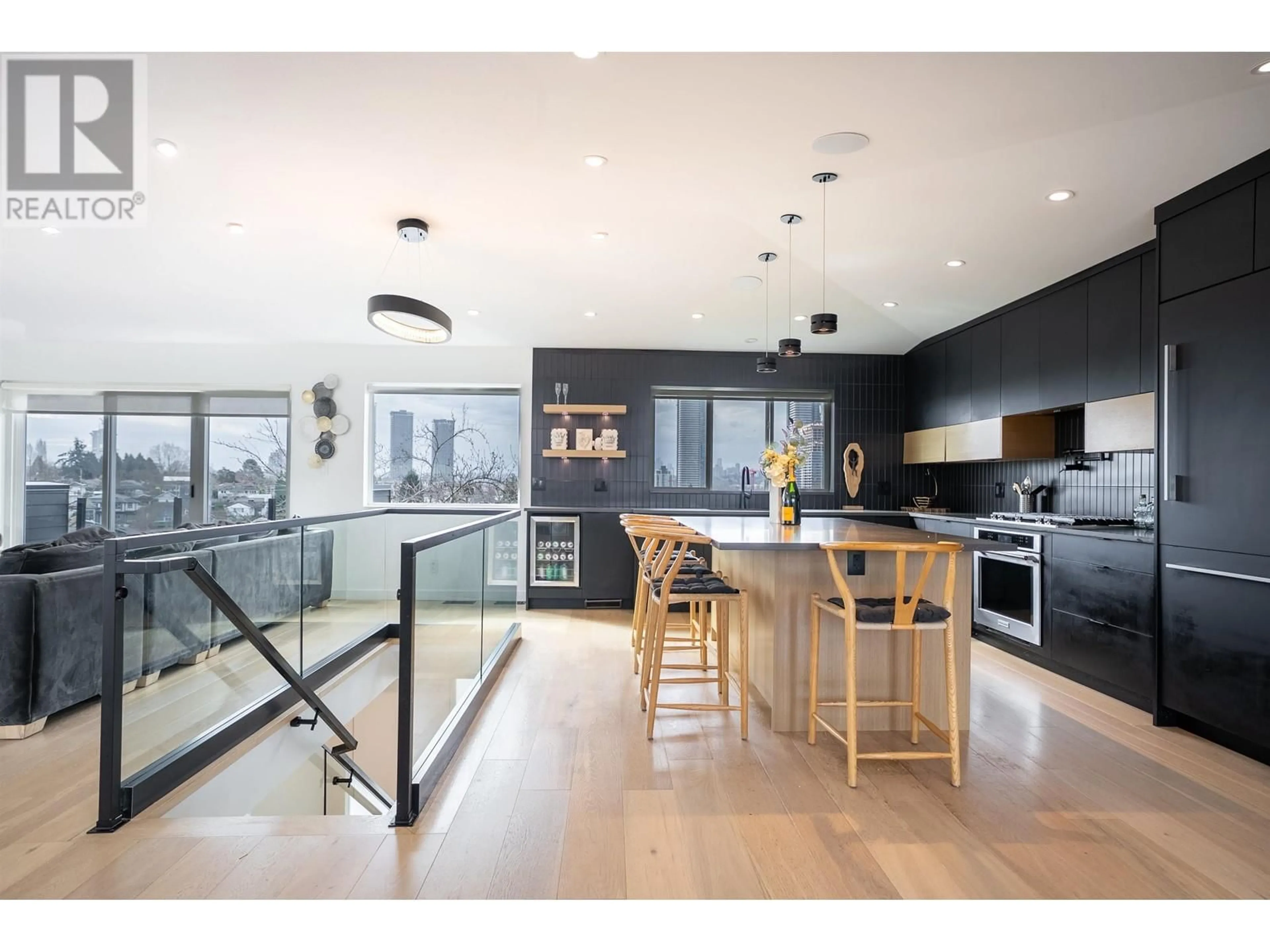 Open concept kitchen, unknown for 4623 NAPIER STREET, Burnaby British Columbia V5C3H6