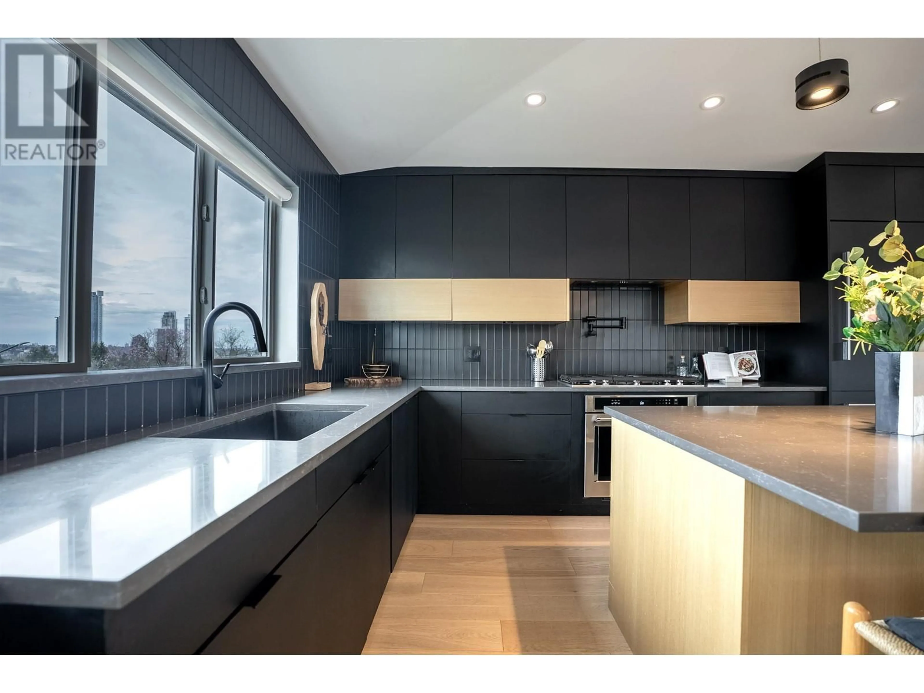Contemporary kitchen, unknown for 4623 NAPIER STREET, Burnaby British Columbia V5C3H6
