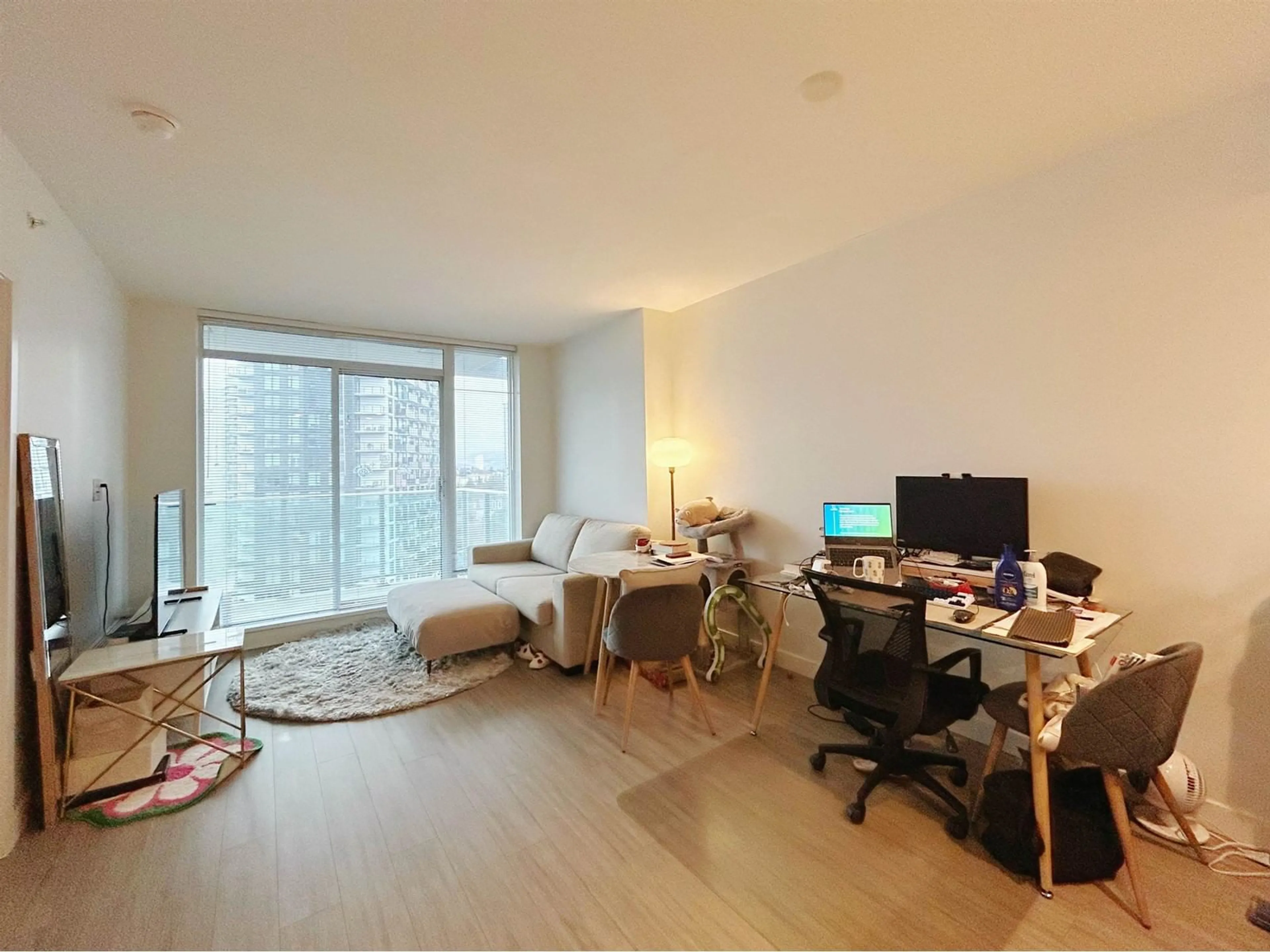 A pic of a room for 2105 - 13655 FRASER, Surrey British Columbia V3T0P8