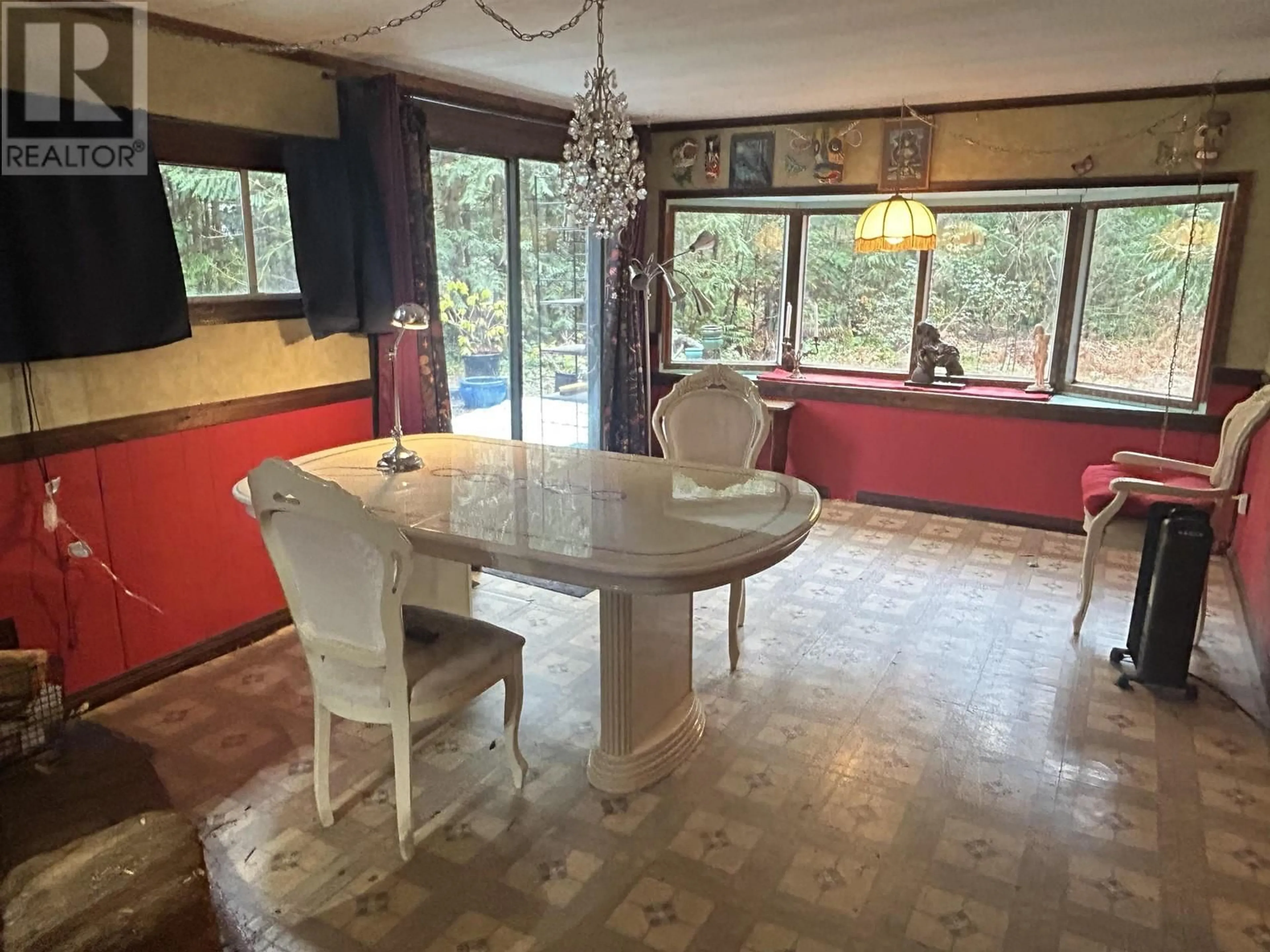 Dining room, ceramic/tile floor for 9063 PARADISE VALLEY ROAD, Squamish British Columbia V0N1T0