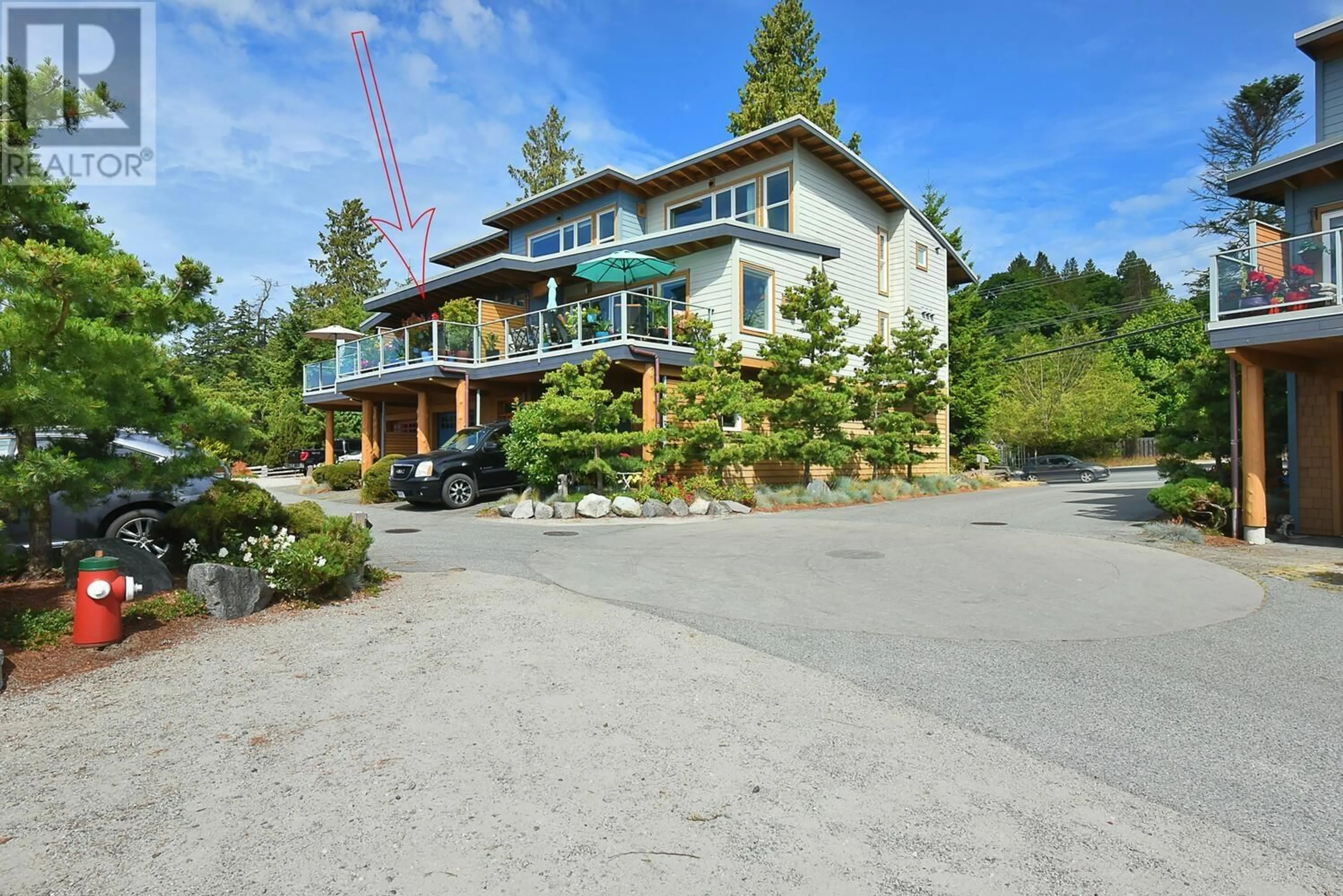 A pic from outside/outdoor area/front of a property/back of a property/a pic from drone, water/lake/river/ocean view for 5396 WAKEFIELD BEACH LANE, Sechelt British Columbia V7Z0T6