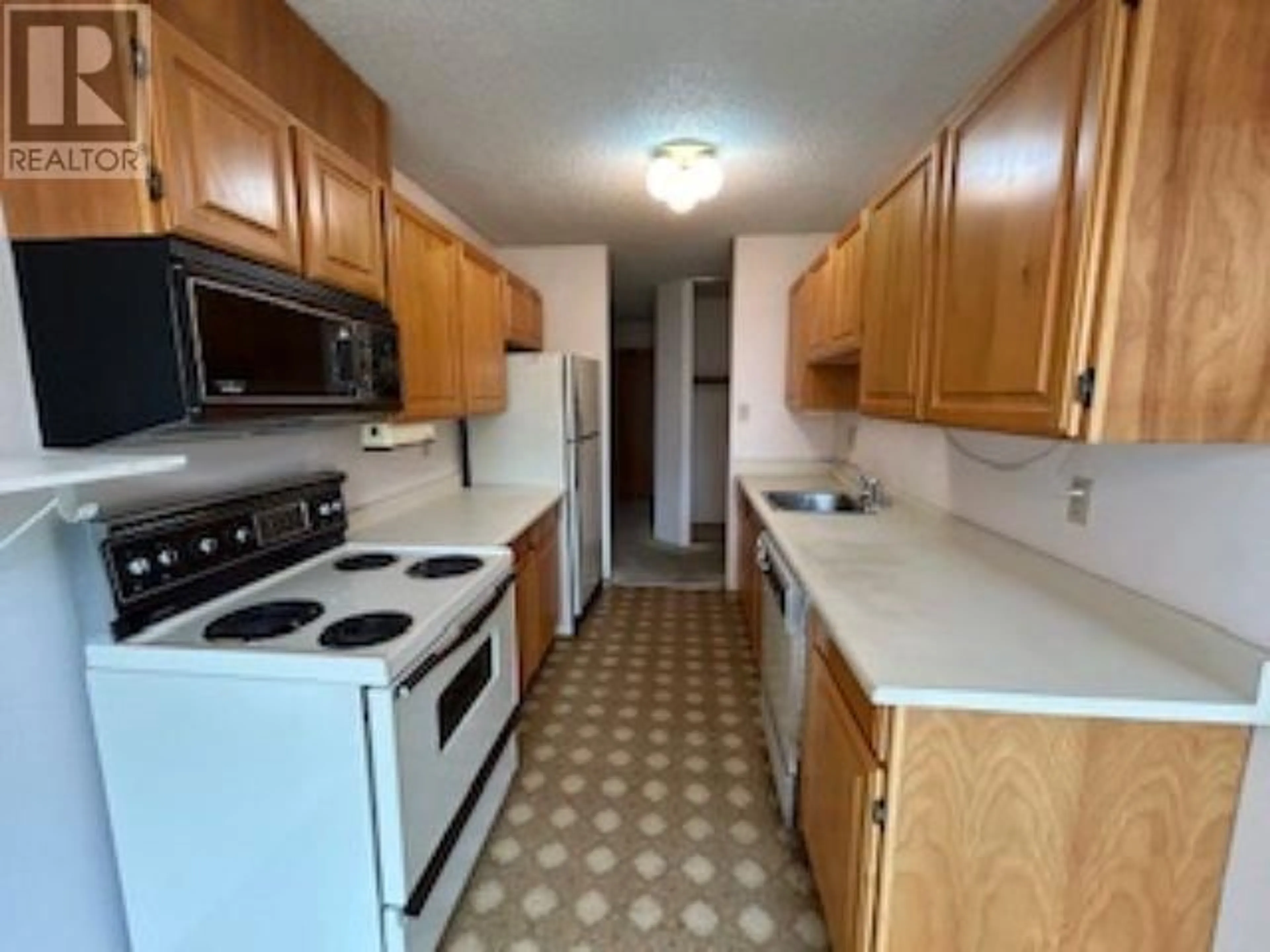 Standard kitchen, unknown for 306 - 7235 SALISBURY AVENUE, Burnaby British Columbia V5E4E6