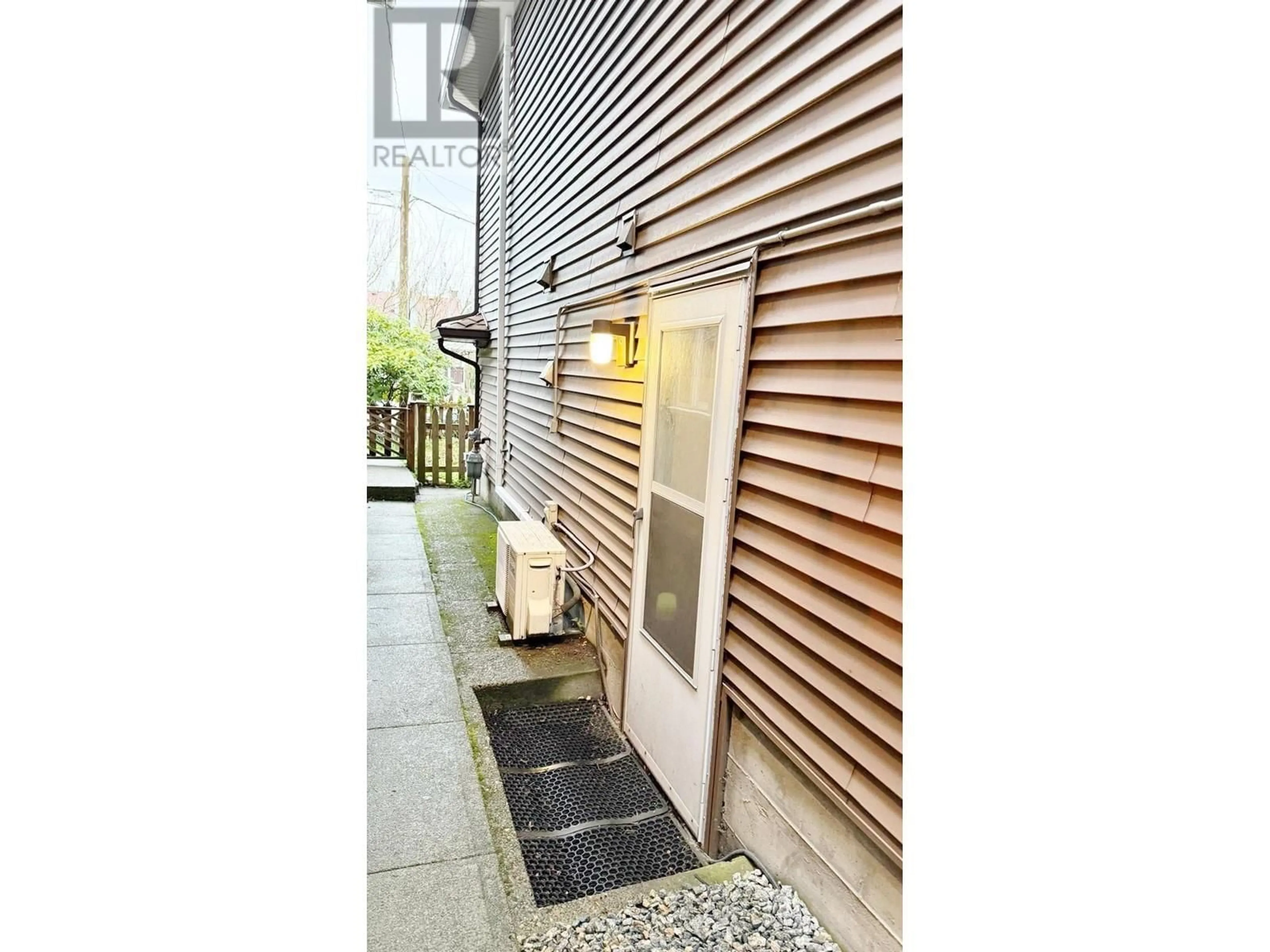 Indoor foyer for 2038 NAPIER STREET, Vancouver British Columbia V5L5B7