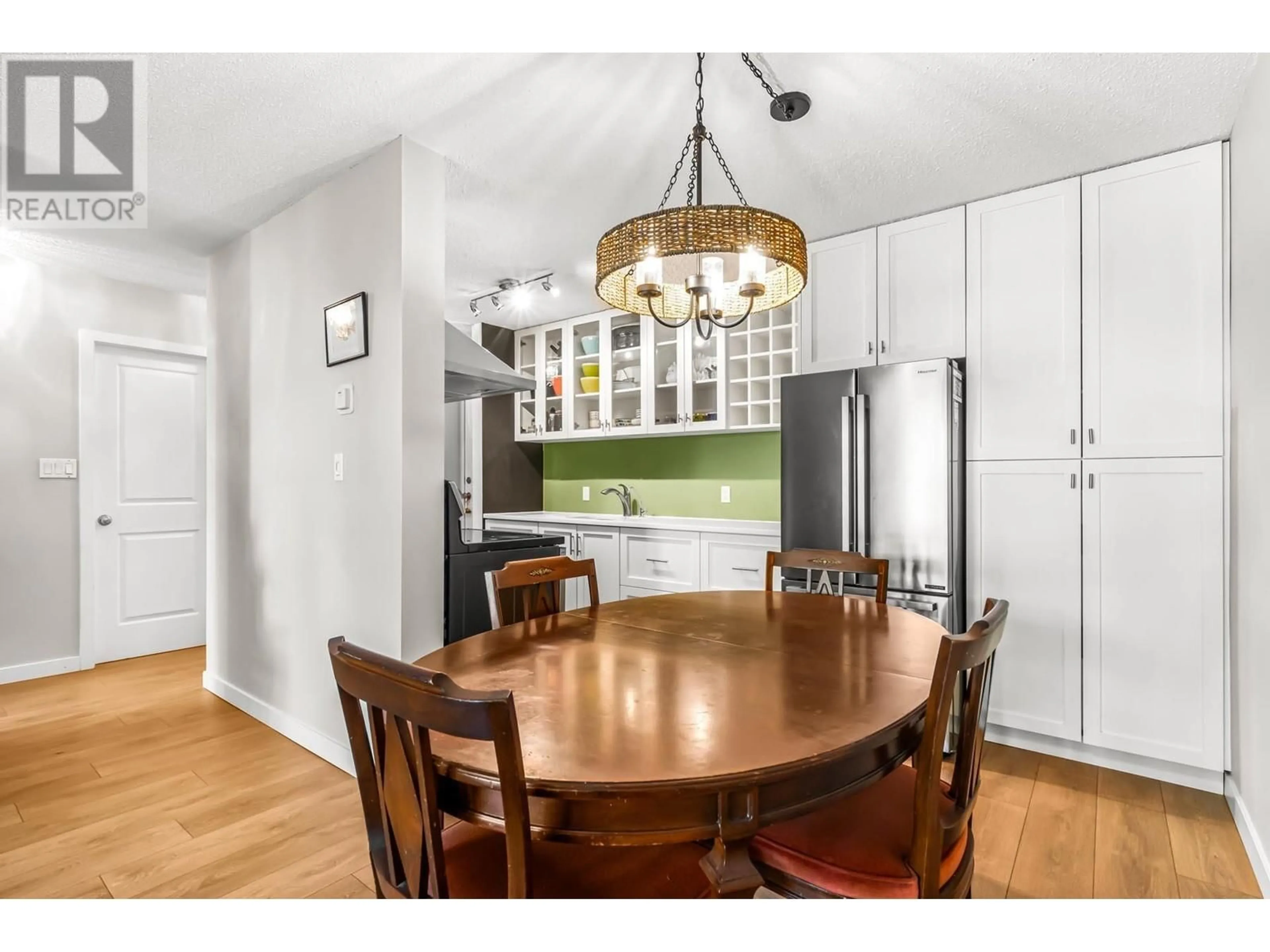 Living room with furniture, wood/laminate floor for 404 - 428 AGNES STREET, New Westminster British Columbia V3L1G1
