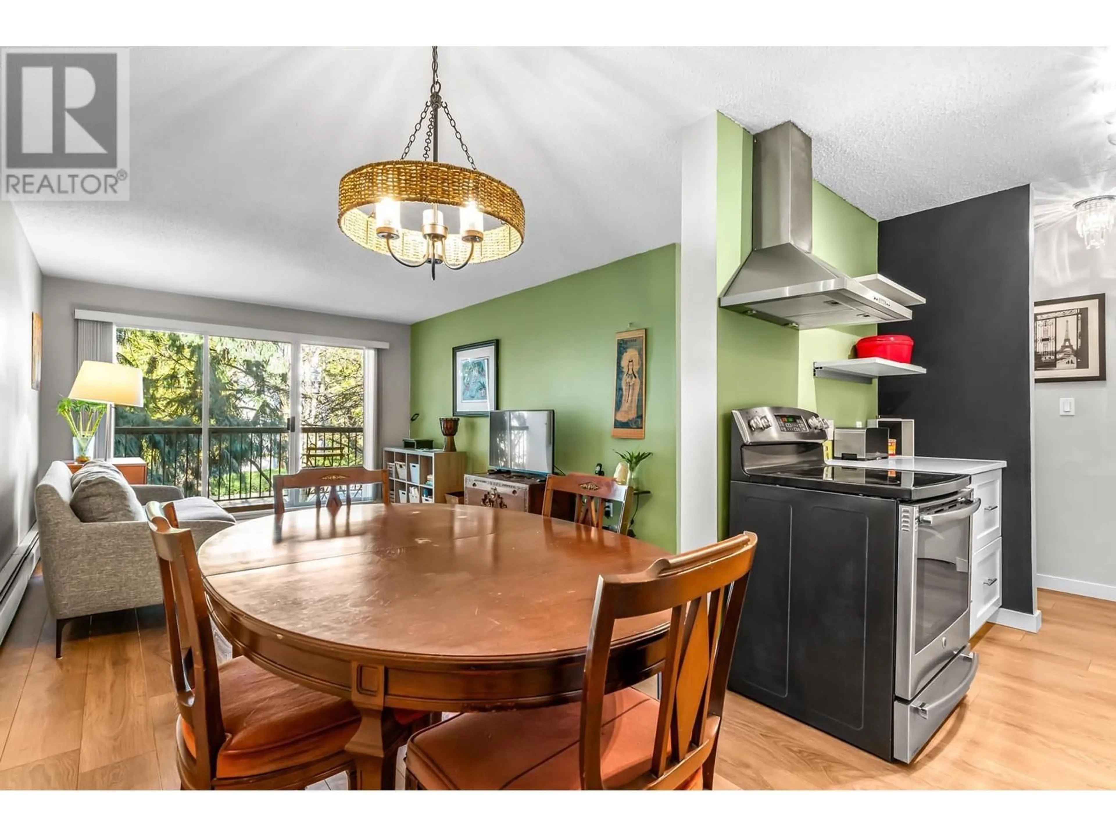 Living room with furniture, wood/laminate floor for 404 - 428 AGNES STREET, New Westminster British Columbia V3L1G1
