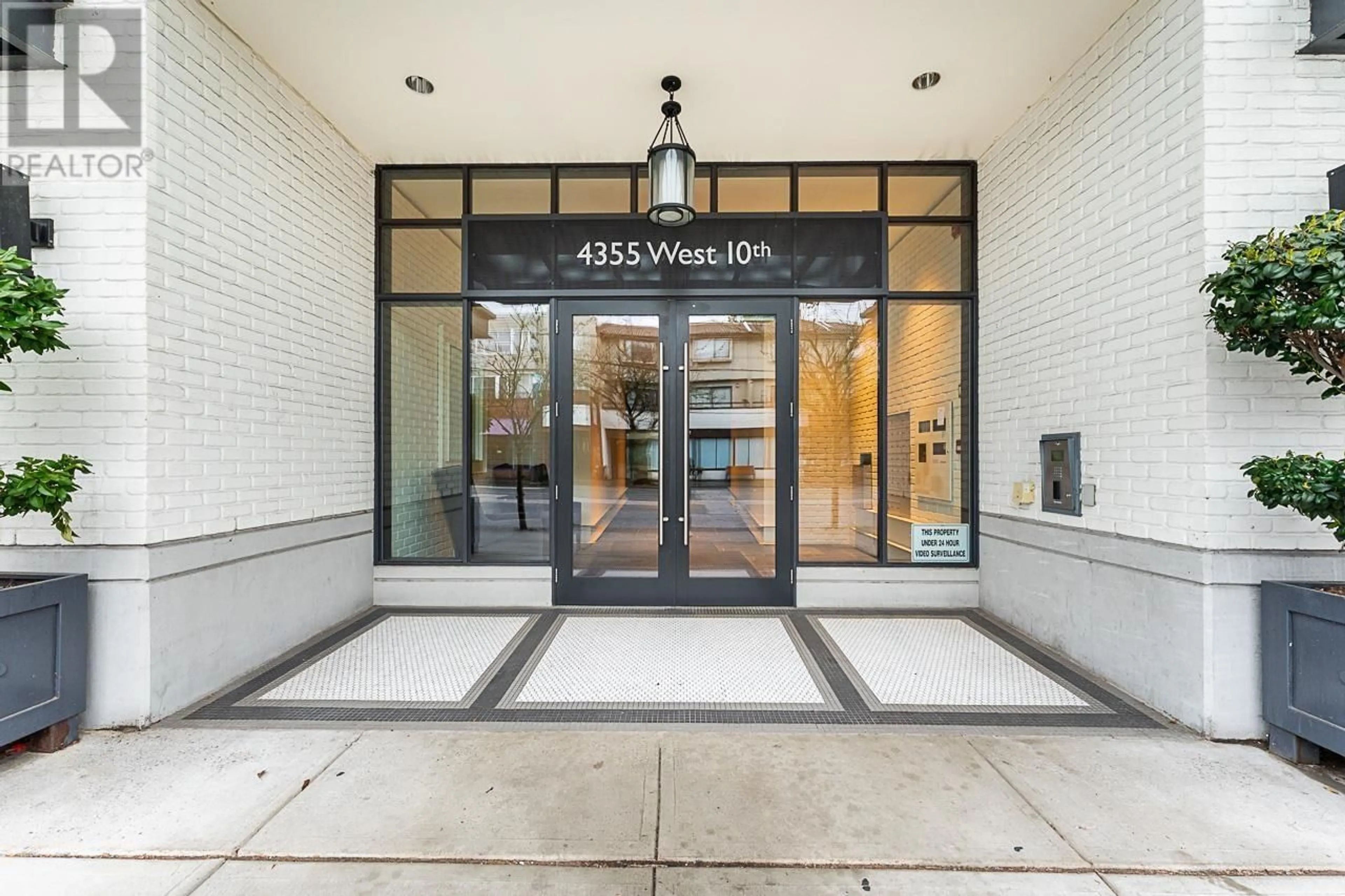 Indoor foyer for 308 - 4355 10TH AVENUE, Vancouver British Columbia V6R2H6