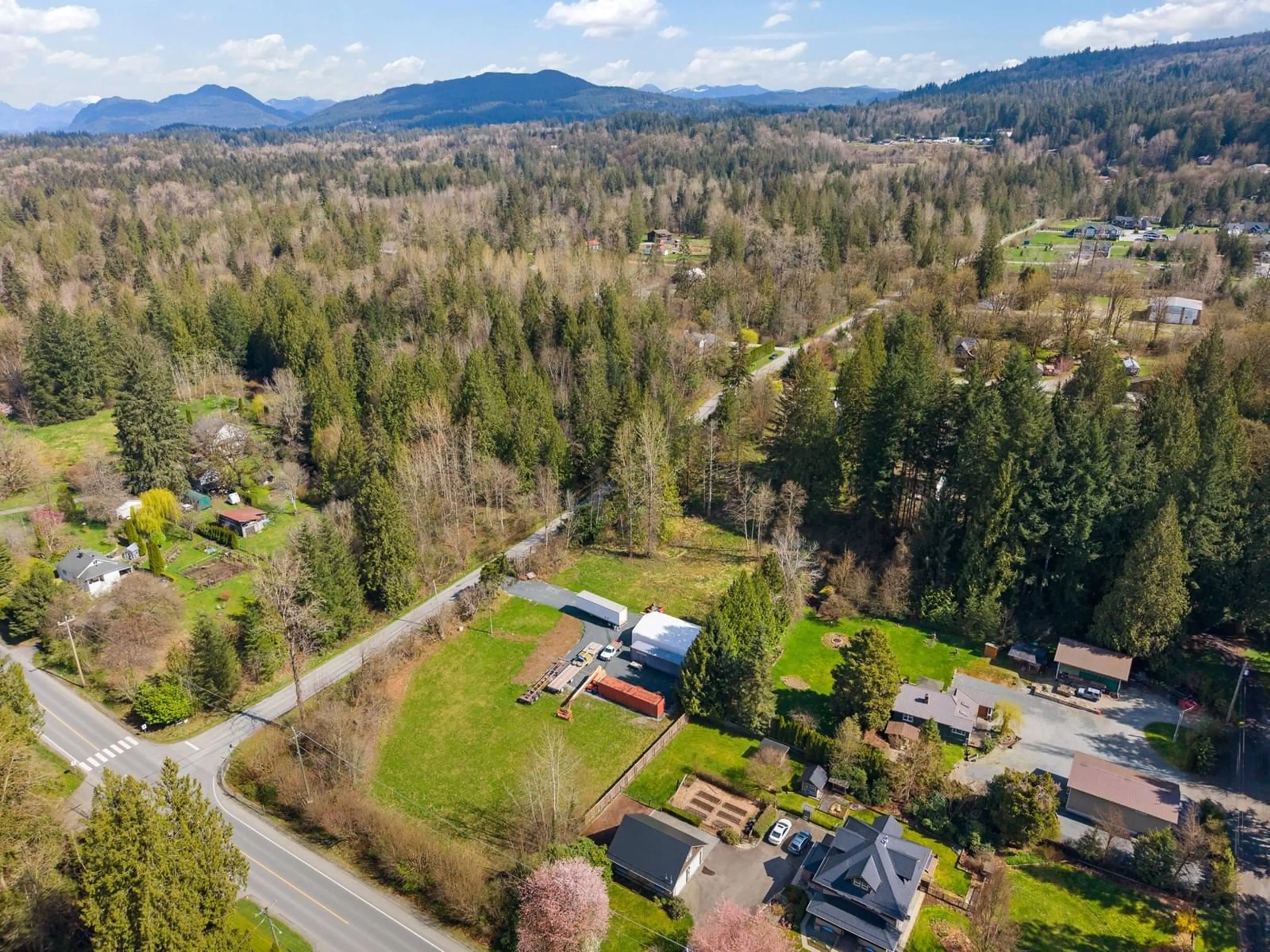 A pic from outside/outdoor area/front of a property/back of a property/a pic from drone, mountain view for 29688 ANDERSON, Mission British Columbia V4S1H9