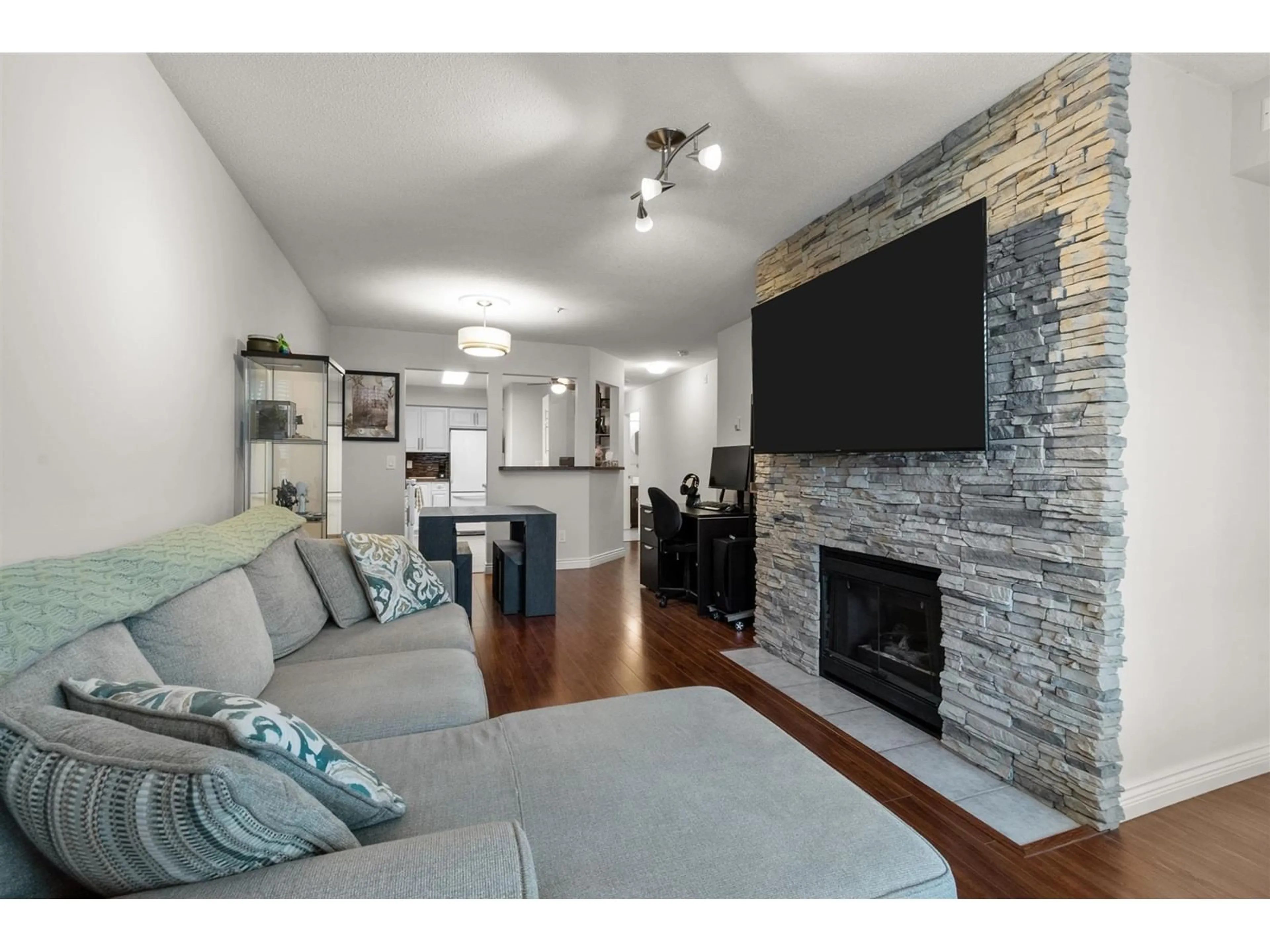 Living room with furniture, wood/laminate floor for 303 - 13860 70, Surrey British Columbia V3W0S1