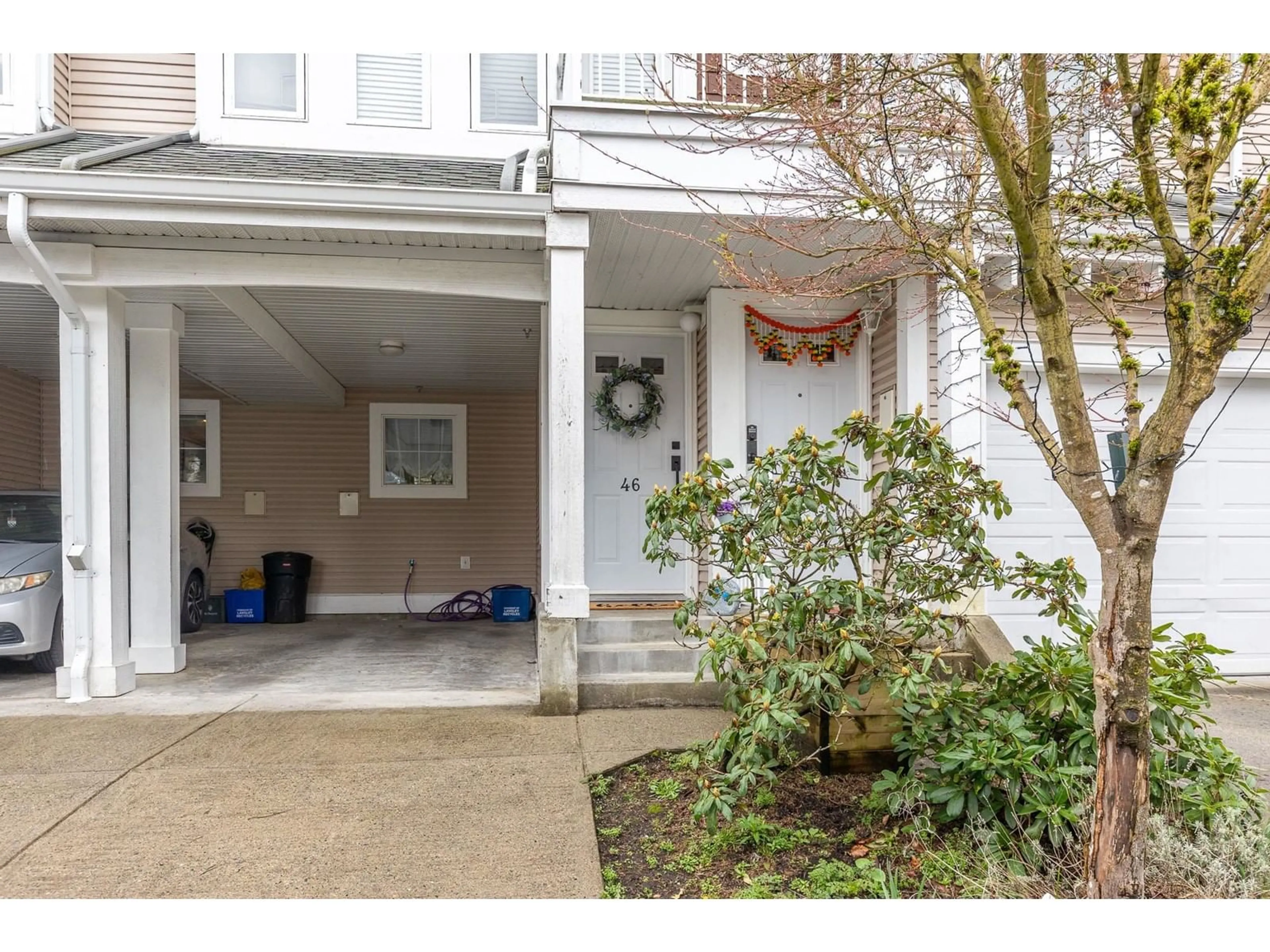 Indoor entryway for 46 - 9036 208, Langley British Columbia V1M3L4