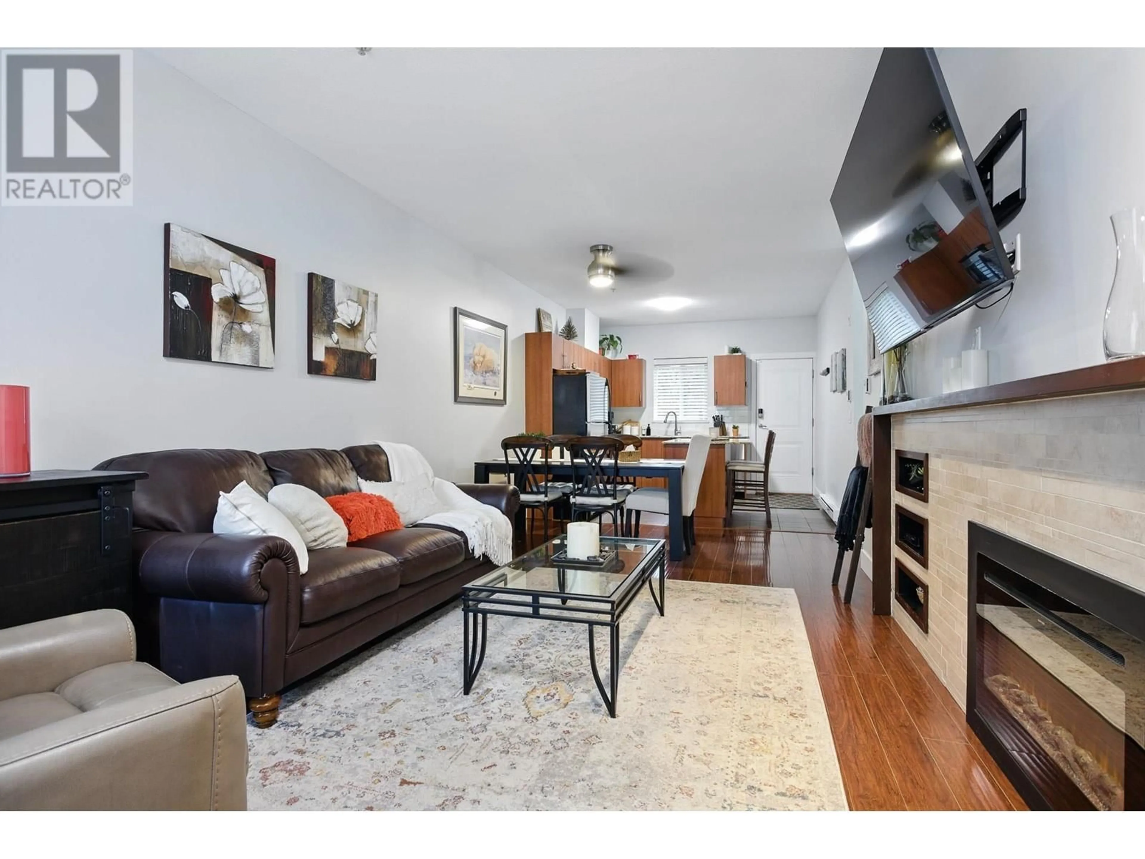 Living room with furniture, wood/laminate floor for 407 - 1661 FRASER AVENUE, Port Coquitlam British Columbia V3B0B6