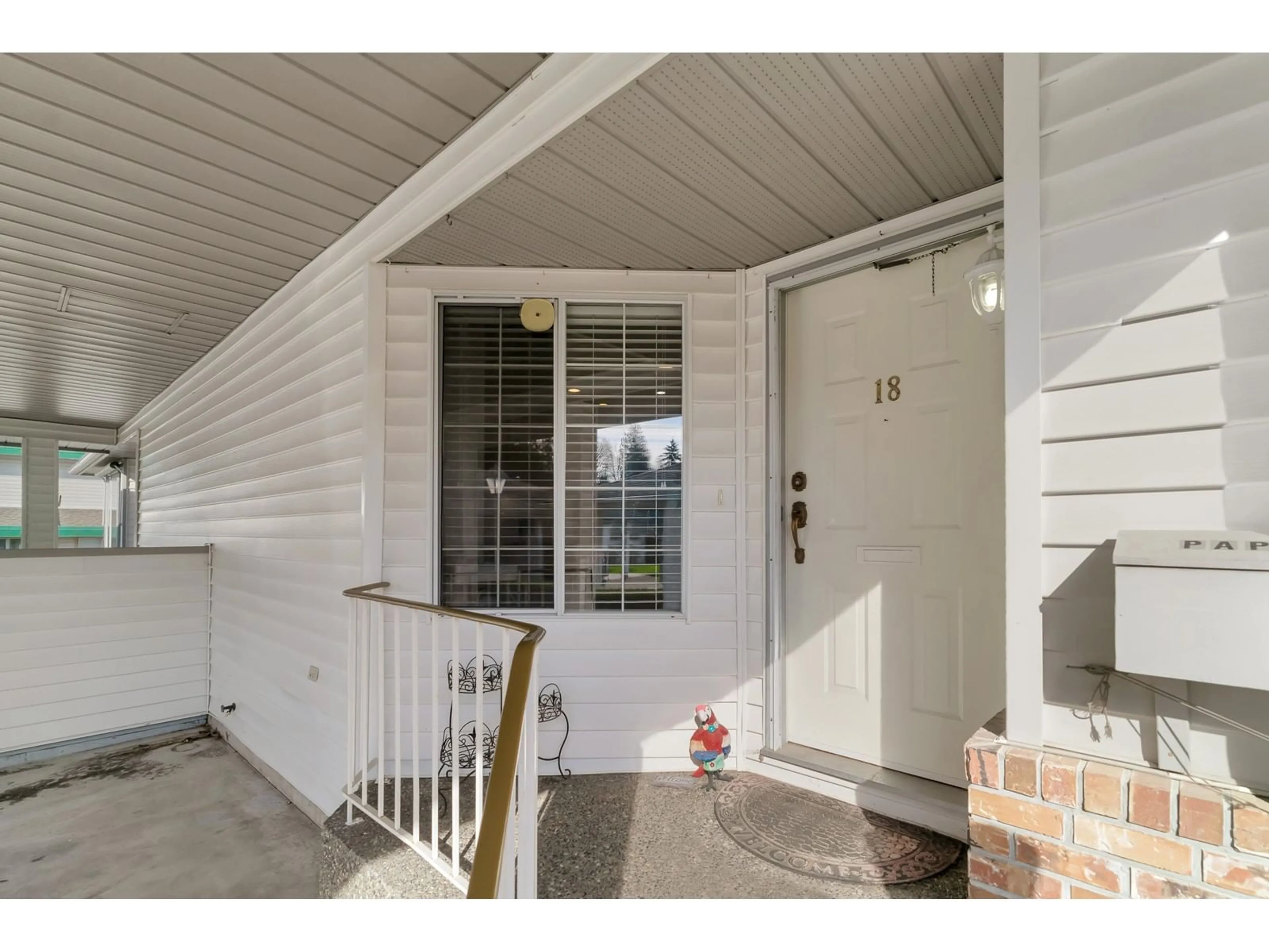 Indoor entryway for 18 - 3055 TRAFALGAR, Abbotsford British Columbia V2S7X8