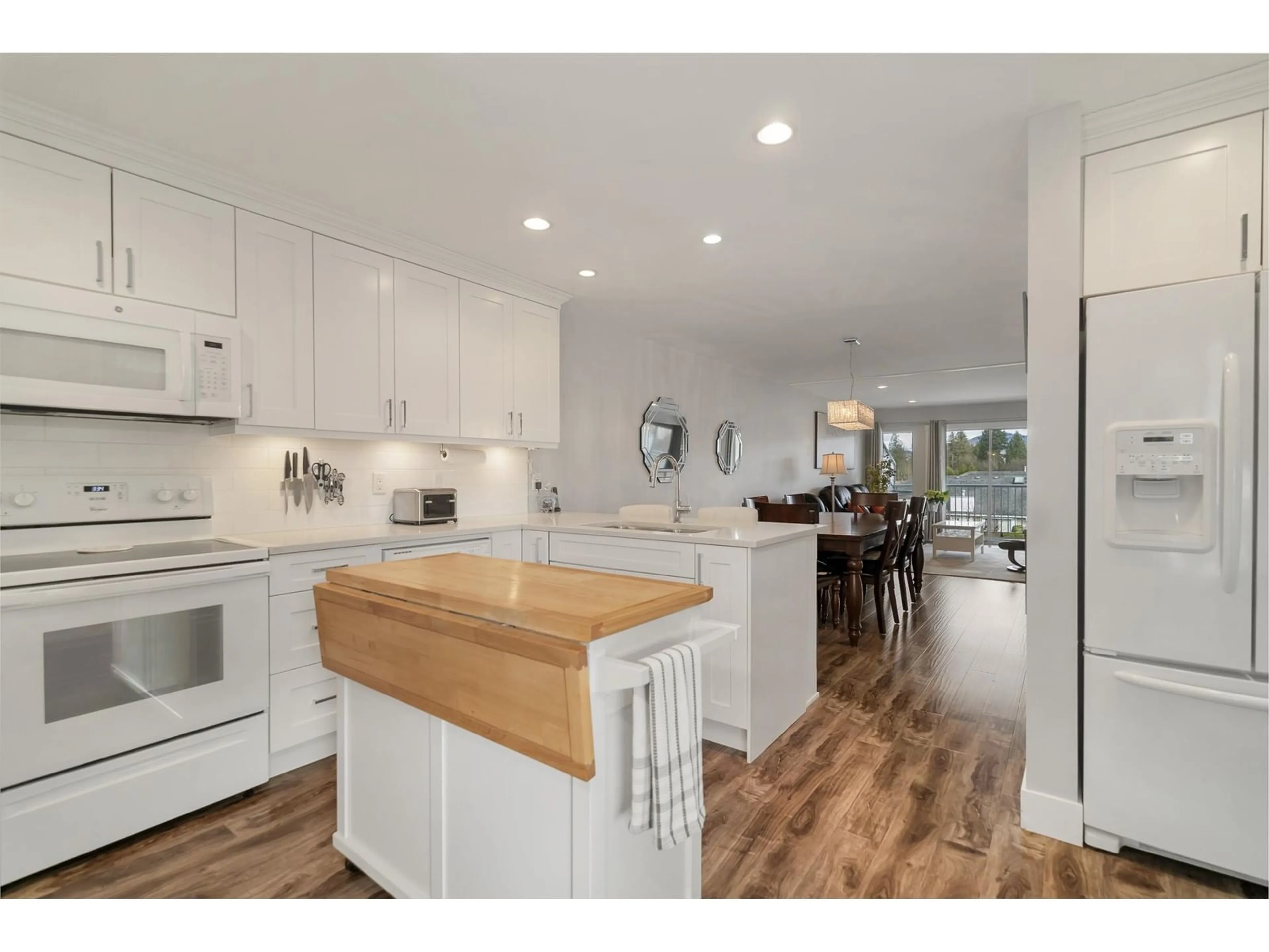 Open concept kitchen, unknown for 18 - 3055 TRAFALGAR, Abbotsford British Columbia V2S7X8