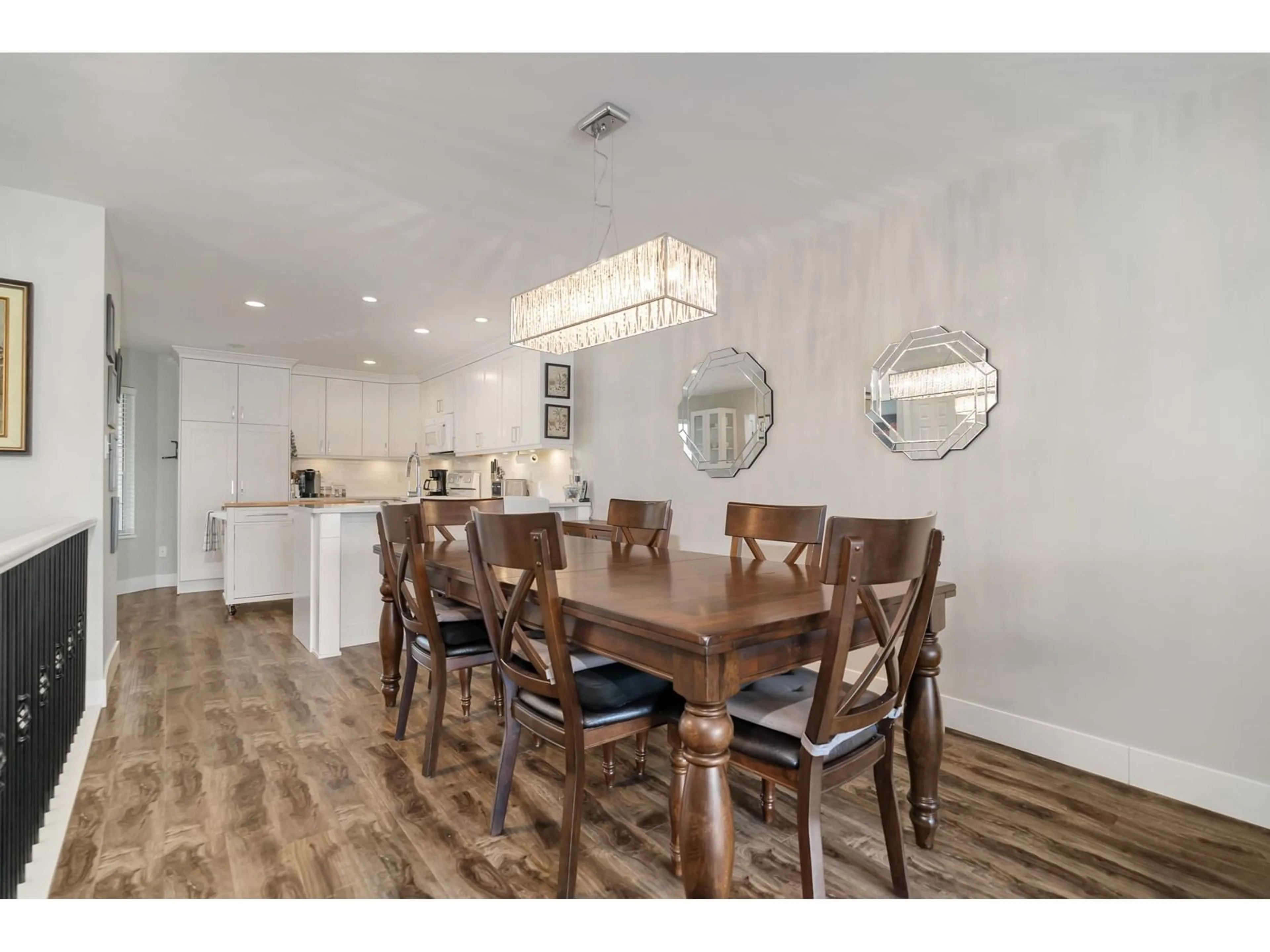 Dining room, wood/laminate floor for 18 - 3055 TRAFALGAR, Abbotsford British Columbia V2S7X8