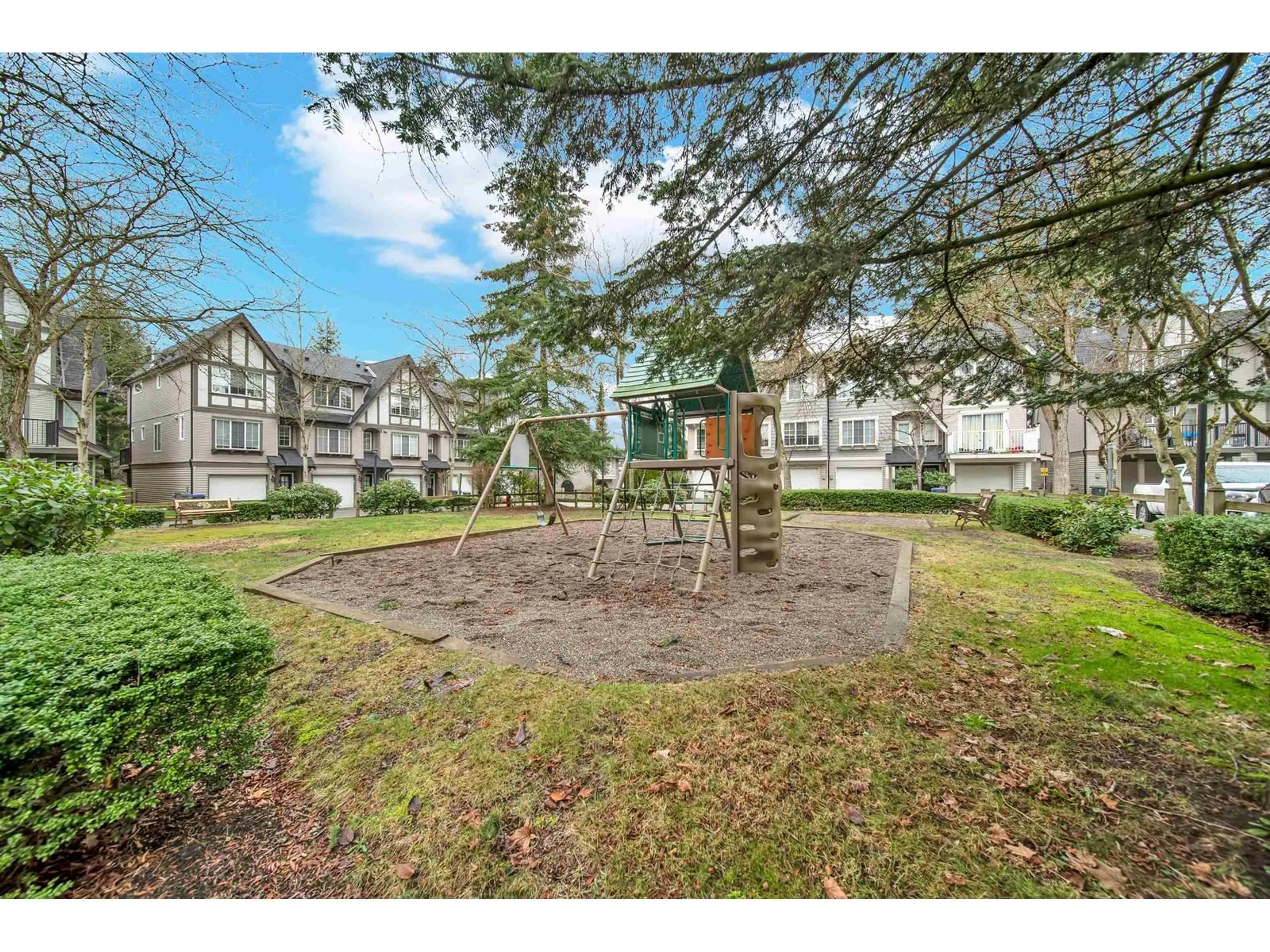A pic from outside/outdoor area/front of a property/back of a property/a pic from drone, unknown for 20 - 12778 66, Surrey British Columbia V3W1K9