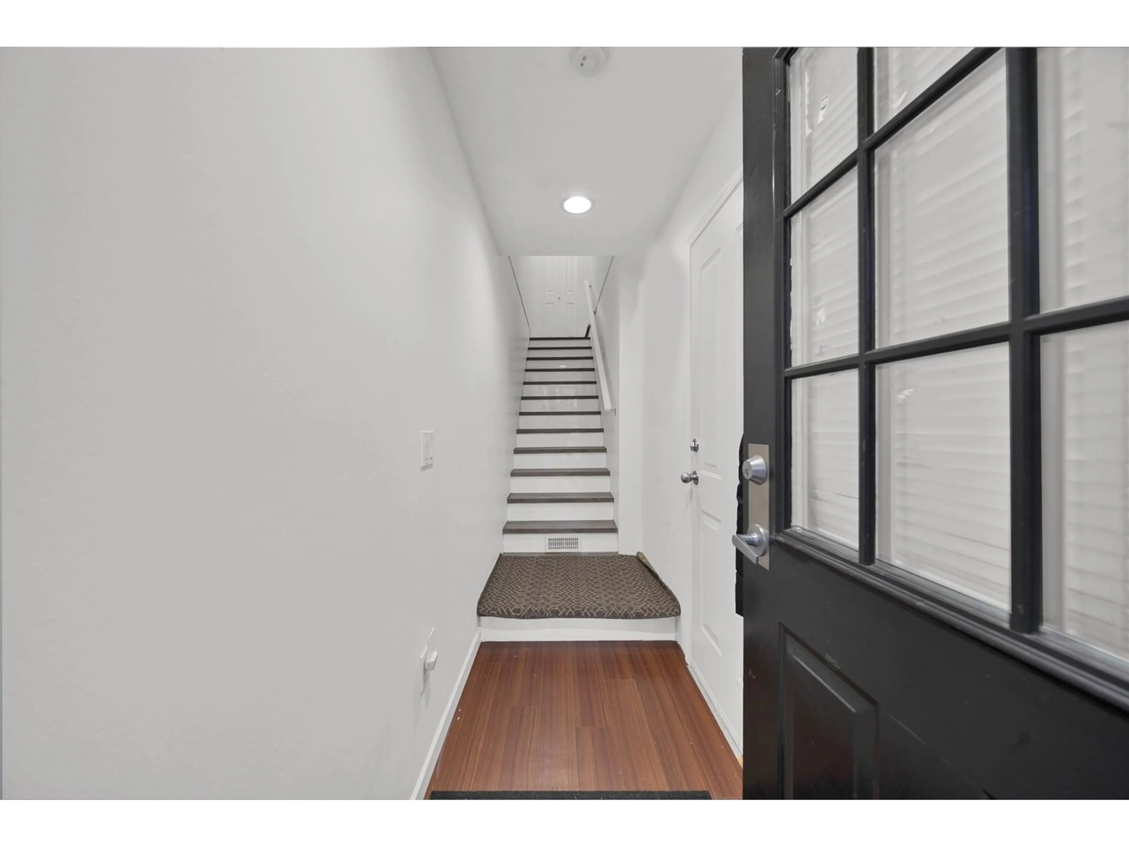 Indoor entryway for 20 - 12778 66, Surrey British Columbia V3W1K9